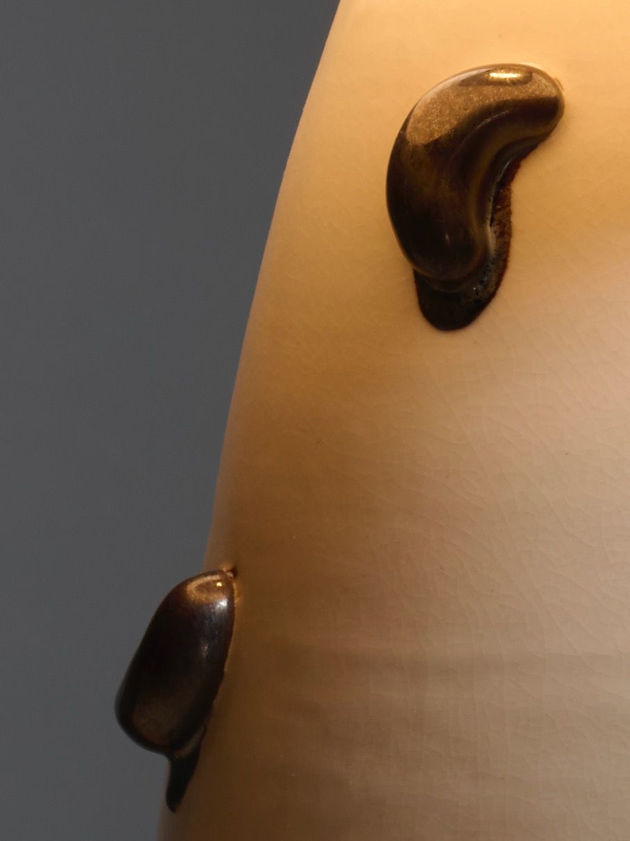 Contemporary Table Lamps in Ceramic - Oceano Collection — close-up of ceramic lamp detail