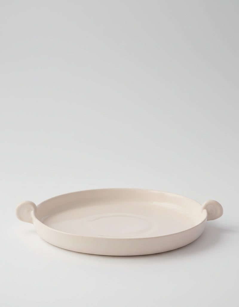 Cream ceramic plate with horn-shaped handles by AMBELIER