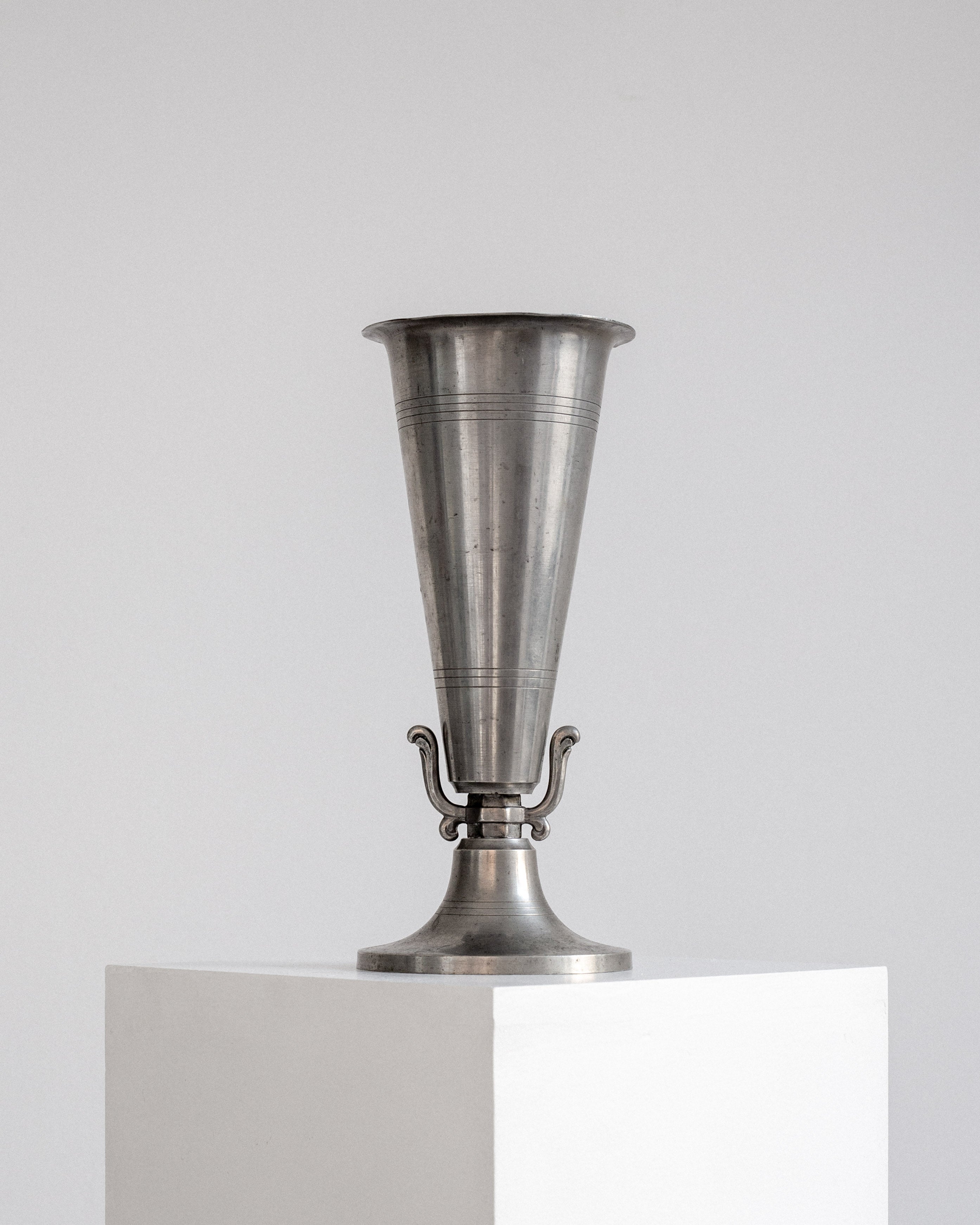 Vase en étain Art Déco par C.G. Hallberg, Suède, 1935