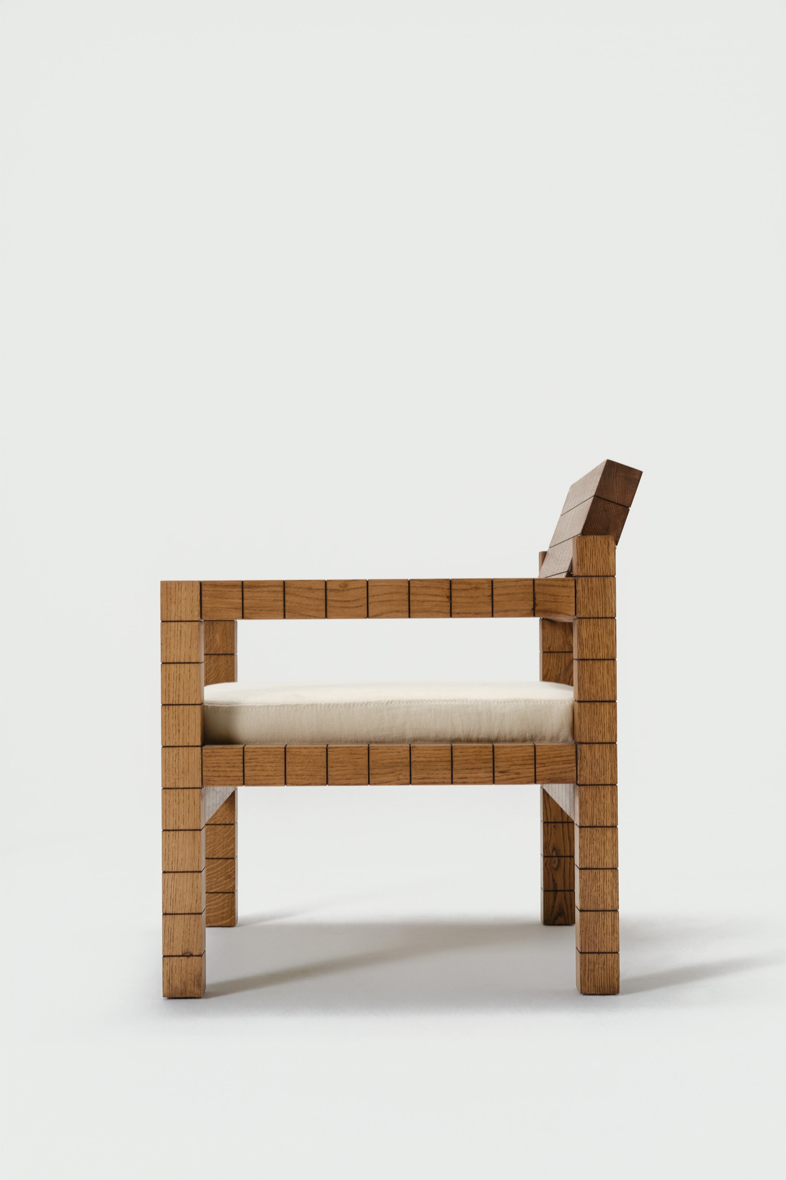 Mosaico Armchair — side profile showing wooden block construction