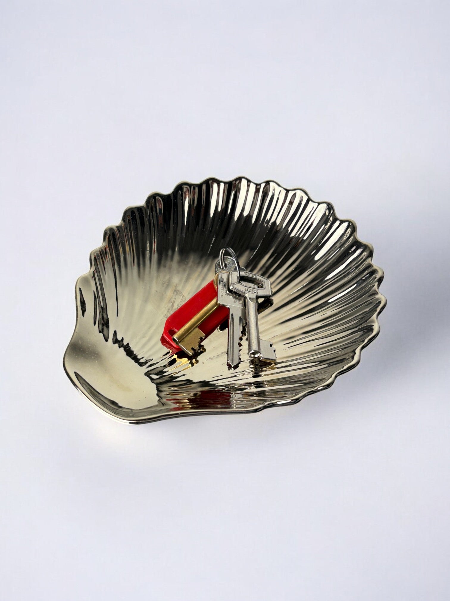 Shell Vide-Poches in Ceramic, Italy, 1980s — angled view with keys on metallic surface
