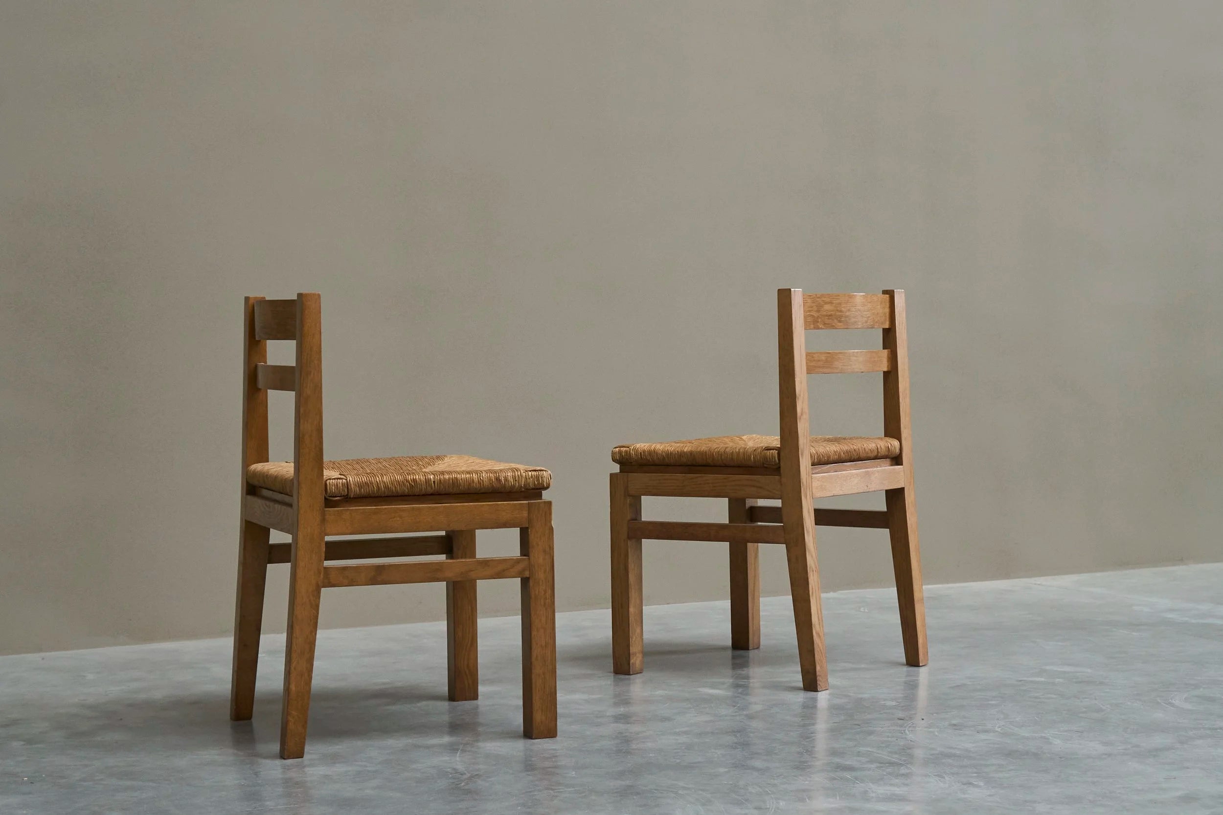 Set of 4 Modernist Chairs in Solid Oak and Straw, Belgium 1960s — lifestyle setting