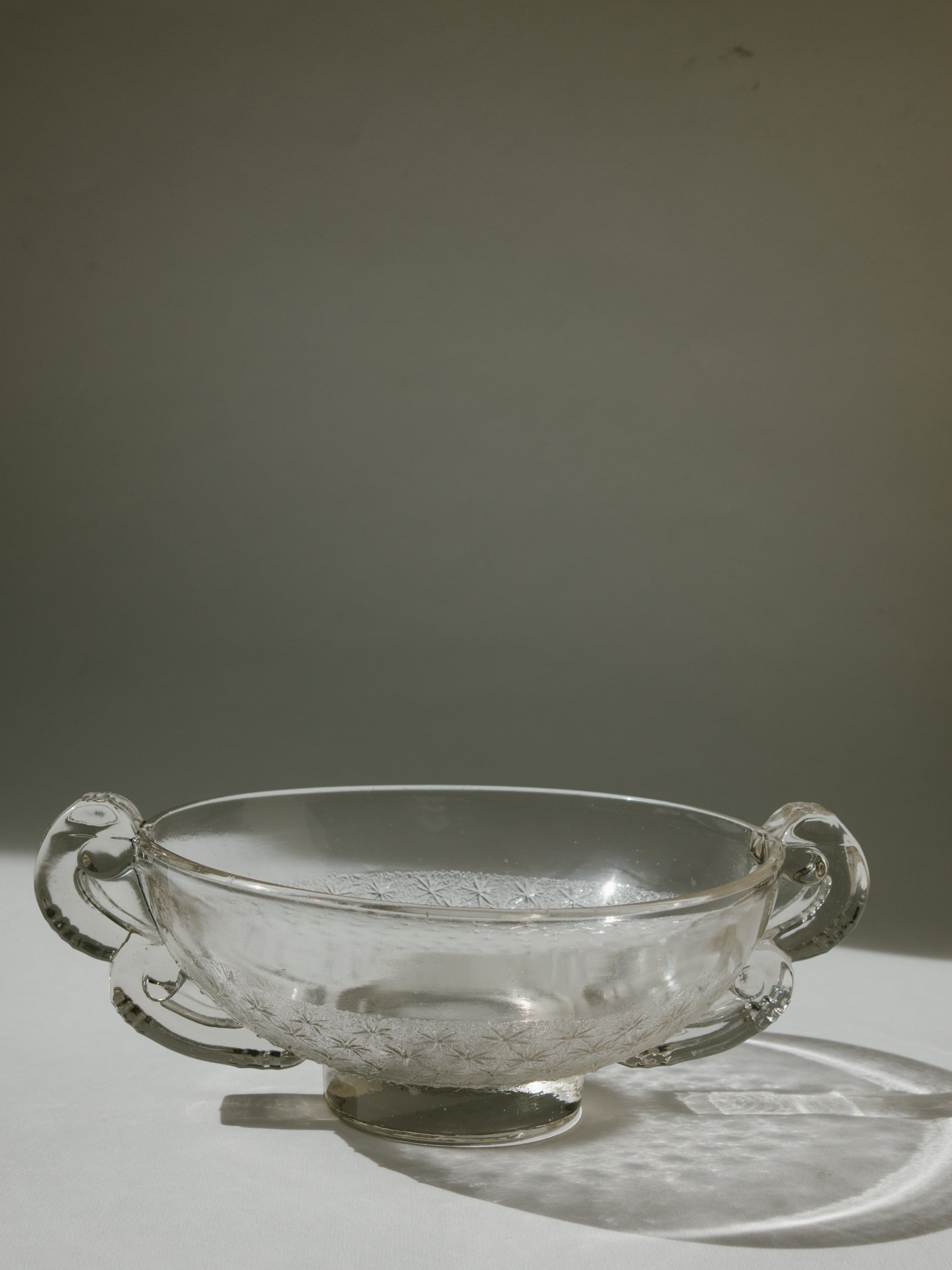 Art Deco Pierre d'Avesn for Daum Nancy Frosted Glass Starburst Bowl — detail view