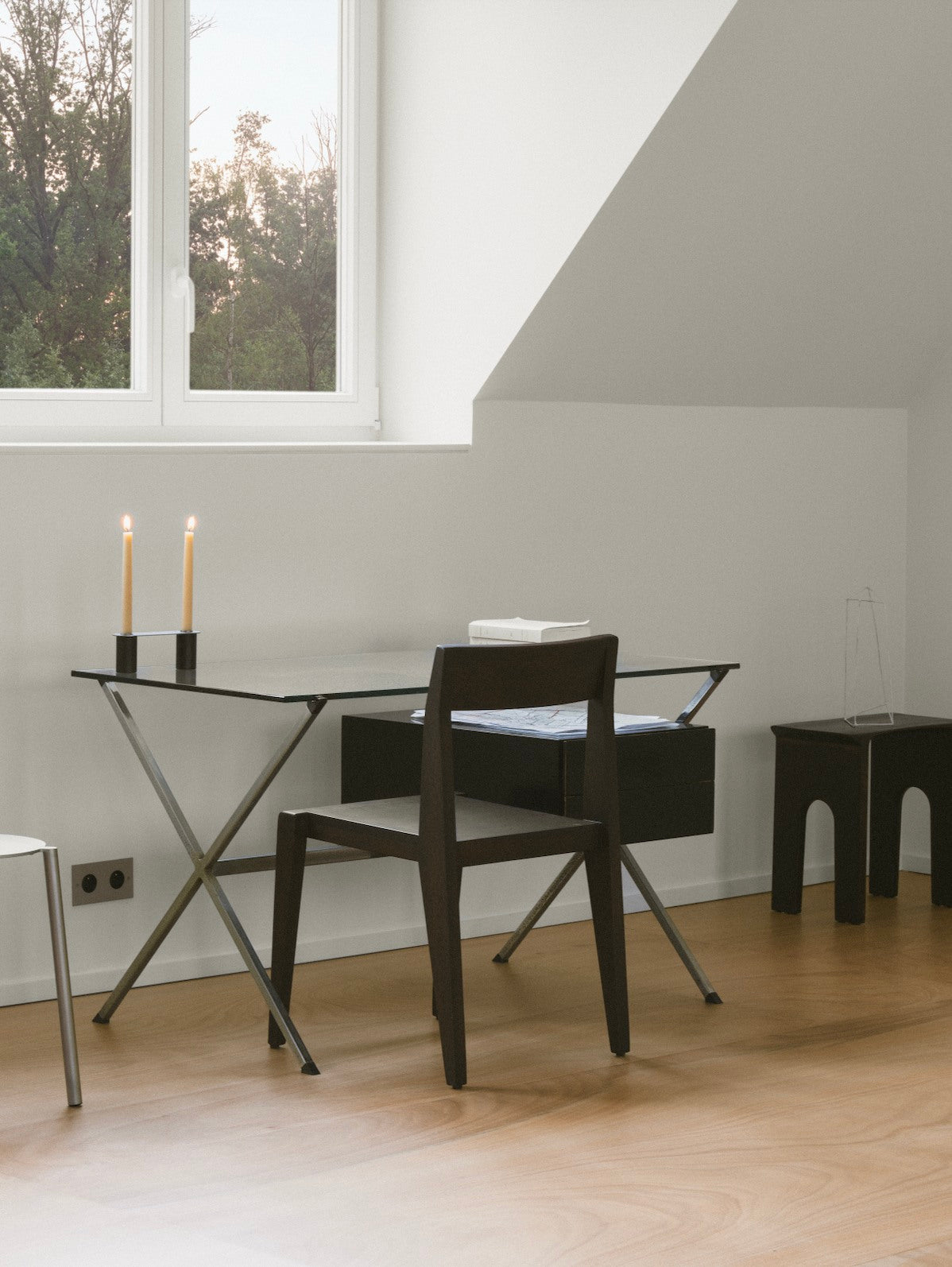 Chair - Ed. Espresso - Oak — back view in modern office setting