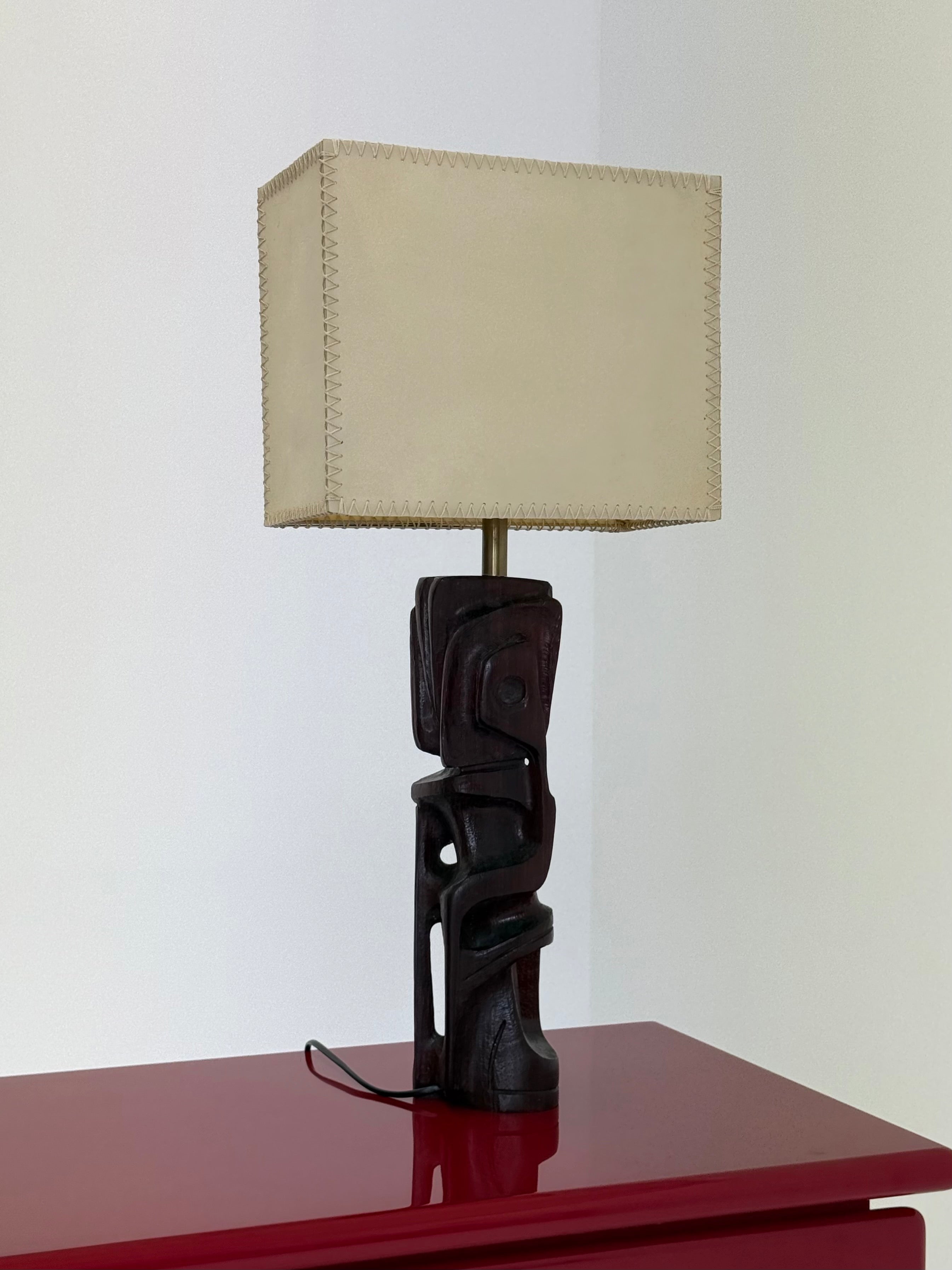 Hand-carved wooden sculptural table lamp by Gianni Pinna — side angle