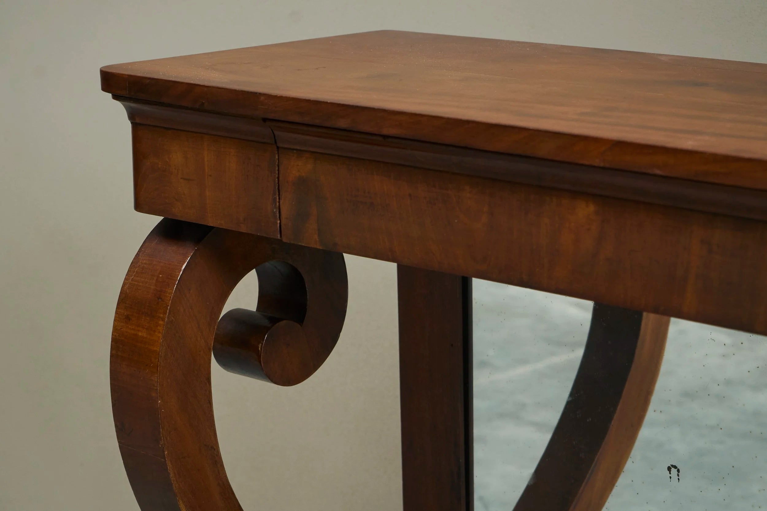 Sculptural Dutch Empire Console Table with Integrated Mirror Early 19th Century — close-up