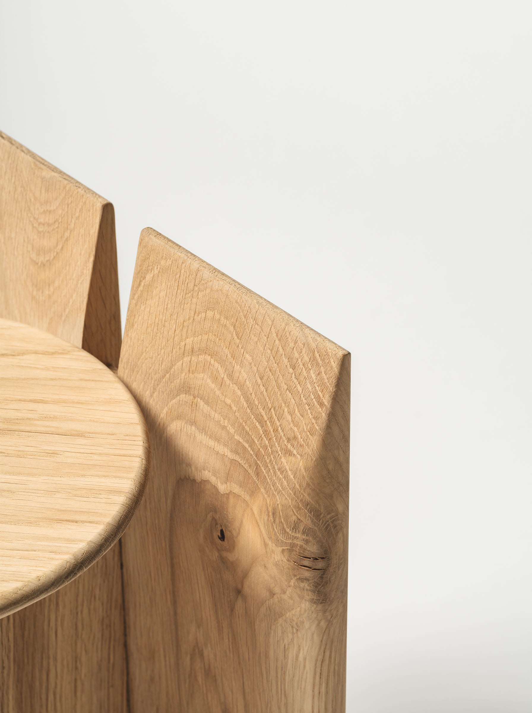Tabi Stand — close-up