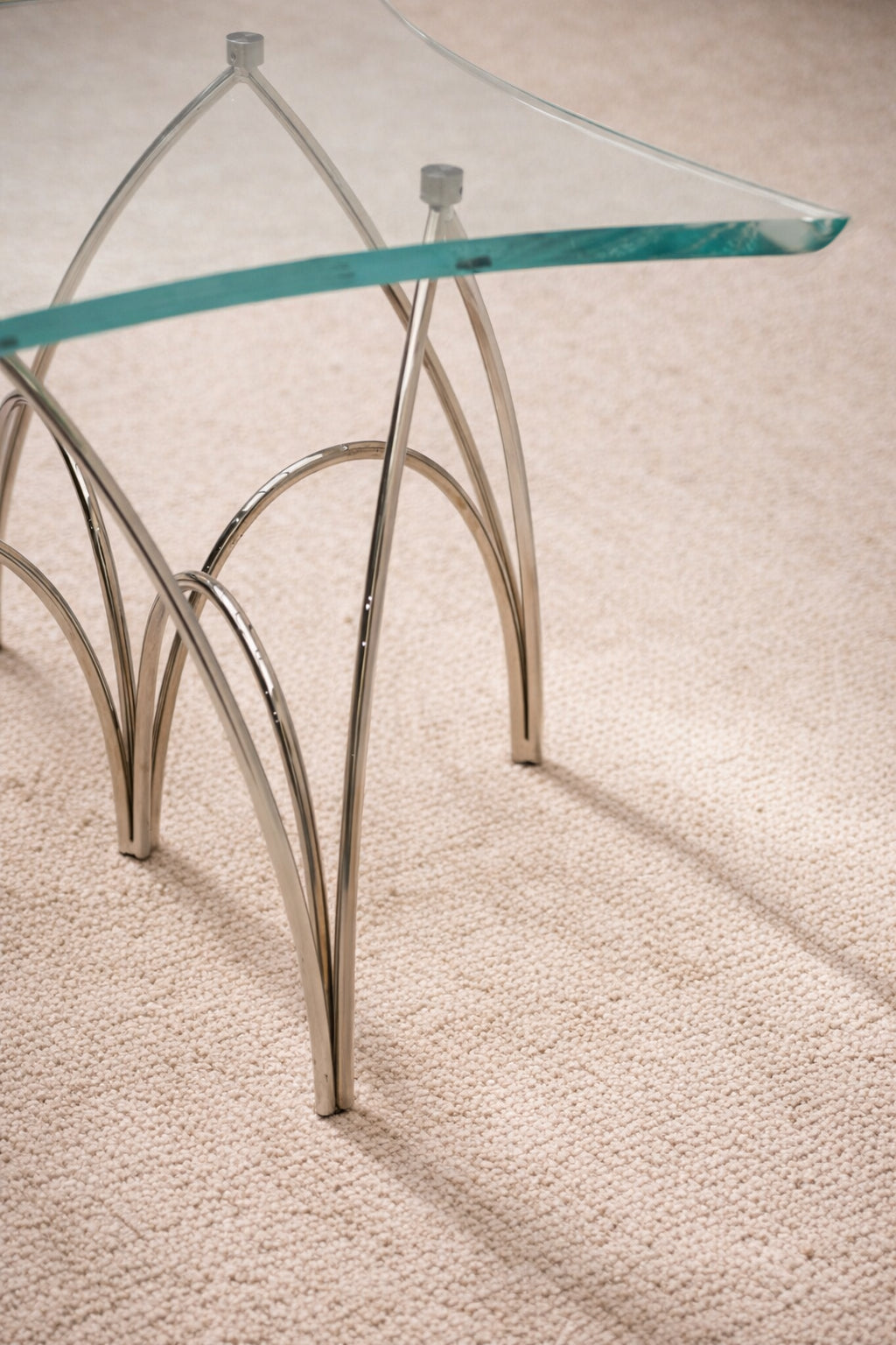 ARCH Side Table - Clear Glass — detail view