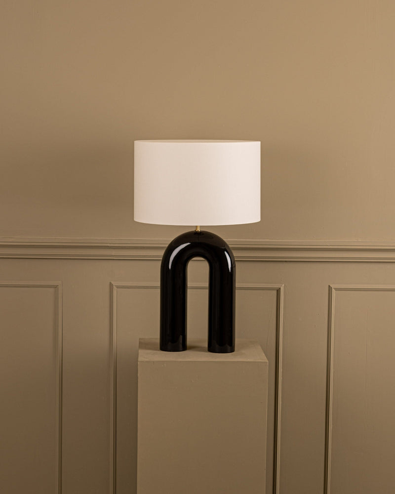 'Arko' Table Lamp in Black Ceramic — detail view