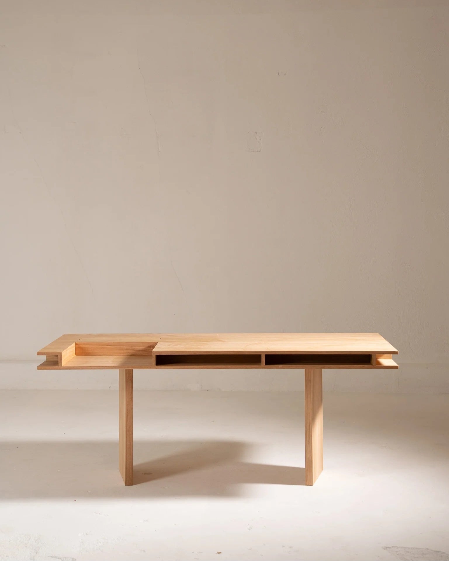 'Mesa Policronica' Table