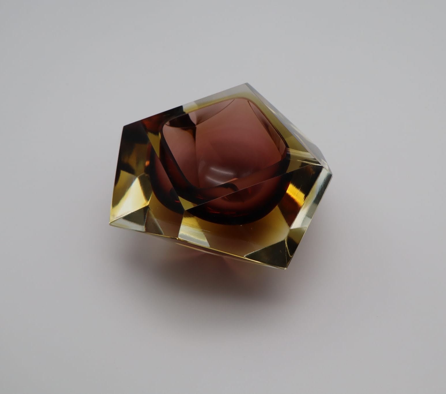 Diamond Murano Glass ashtray by Flavio Poli for Seguso 60's — top view highlighting amber and brown glass