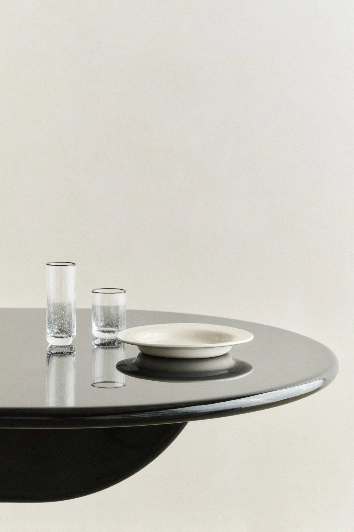 PILLABOUT TABLE 03 — lifestyle setting