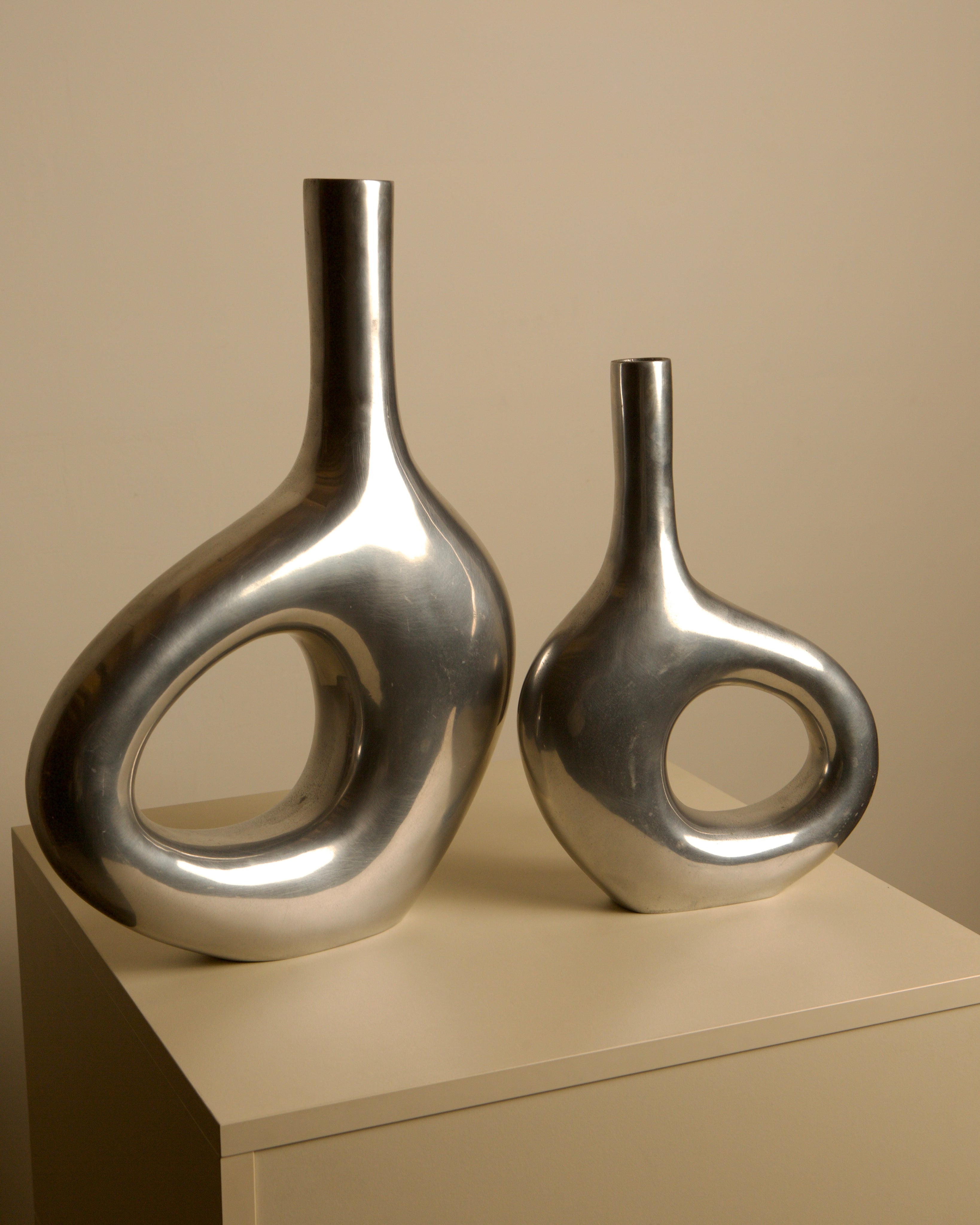 Pair of Italian cast aluminum vases from the 1980s by Treaptyque | The Oblist — polished silver finish