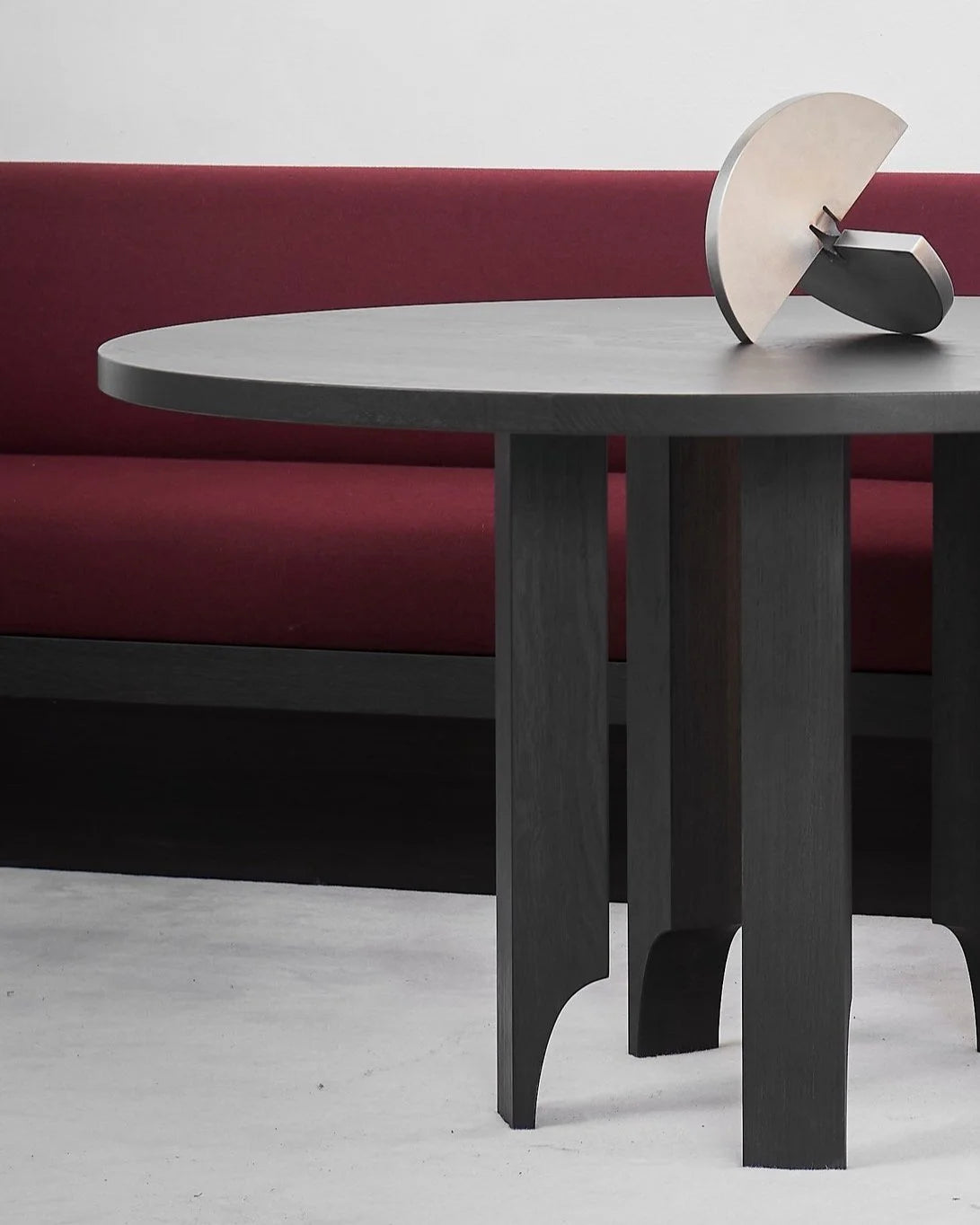 Acer Round Table — side angle