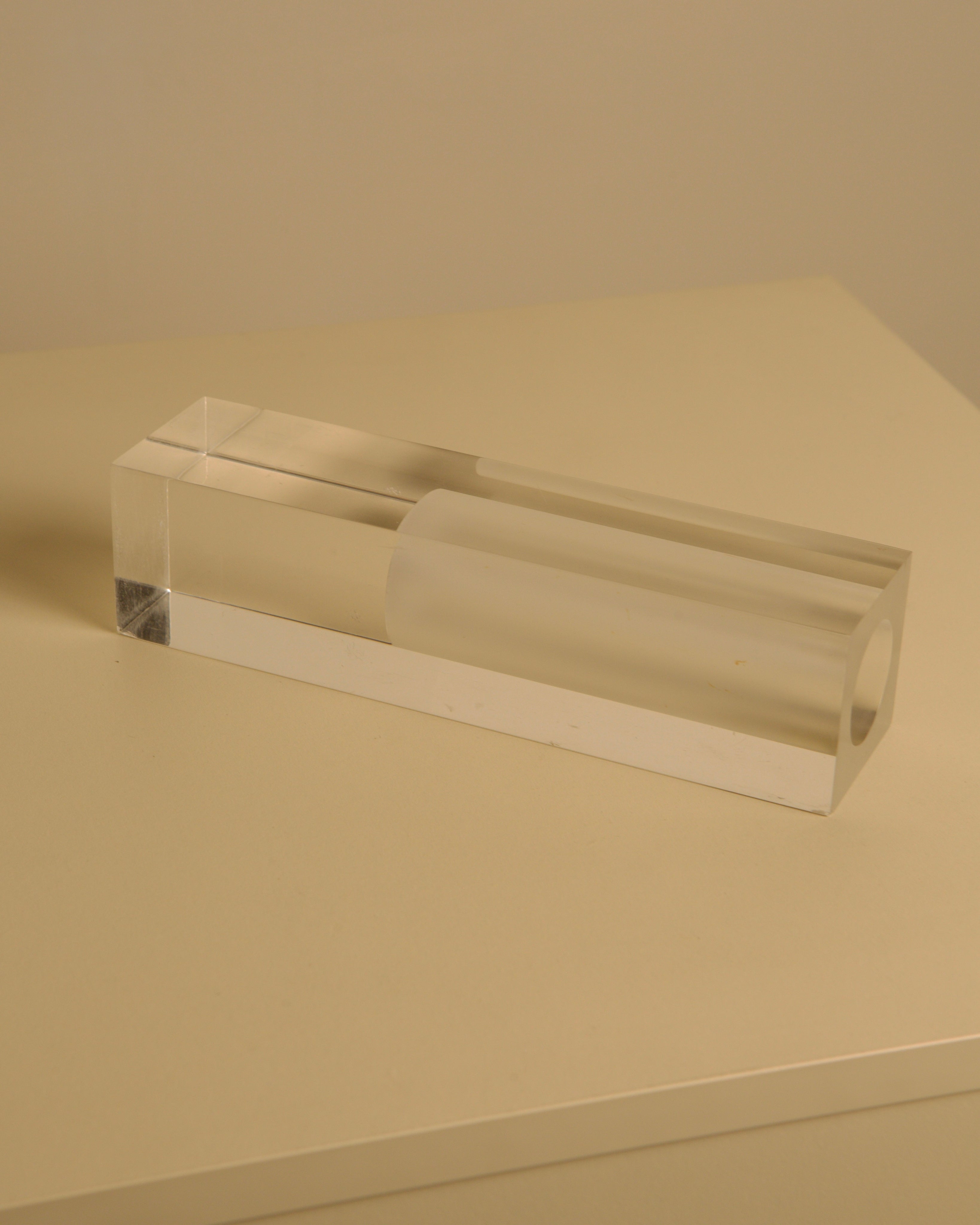 Plexiglass Vase by Luigi Massoni for Guzzini 70's — angled view on light-colored surface