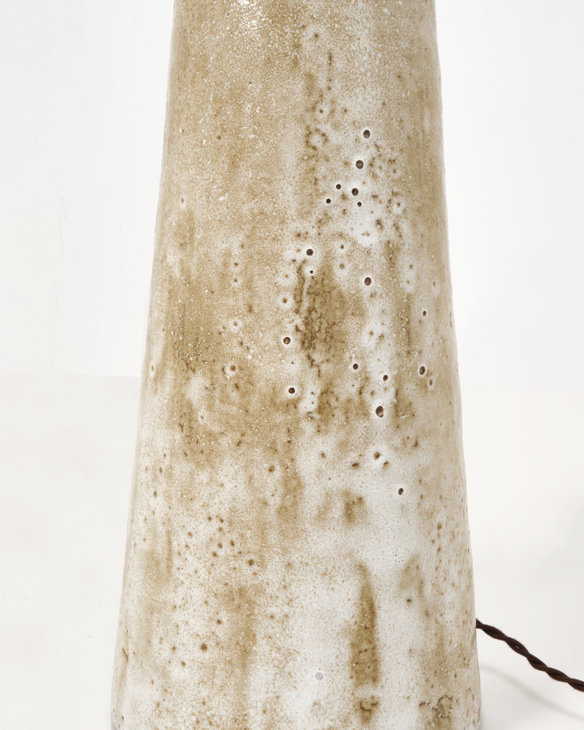 Quinta Floor Light No2 — close-up of textured ceramic base