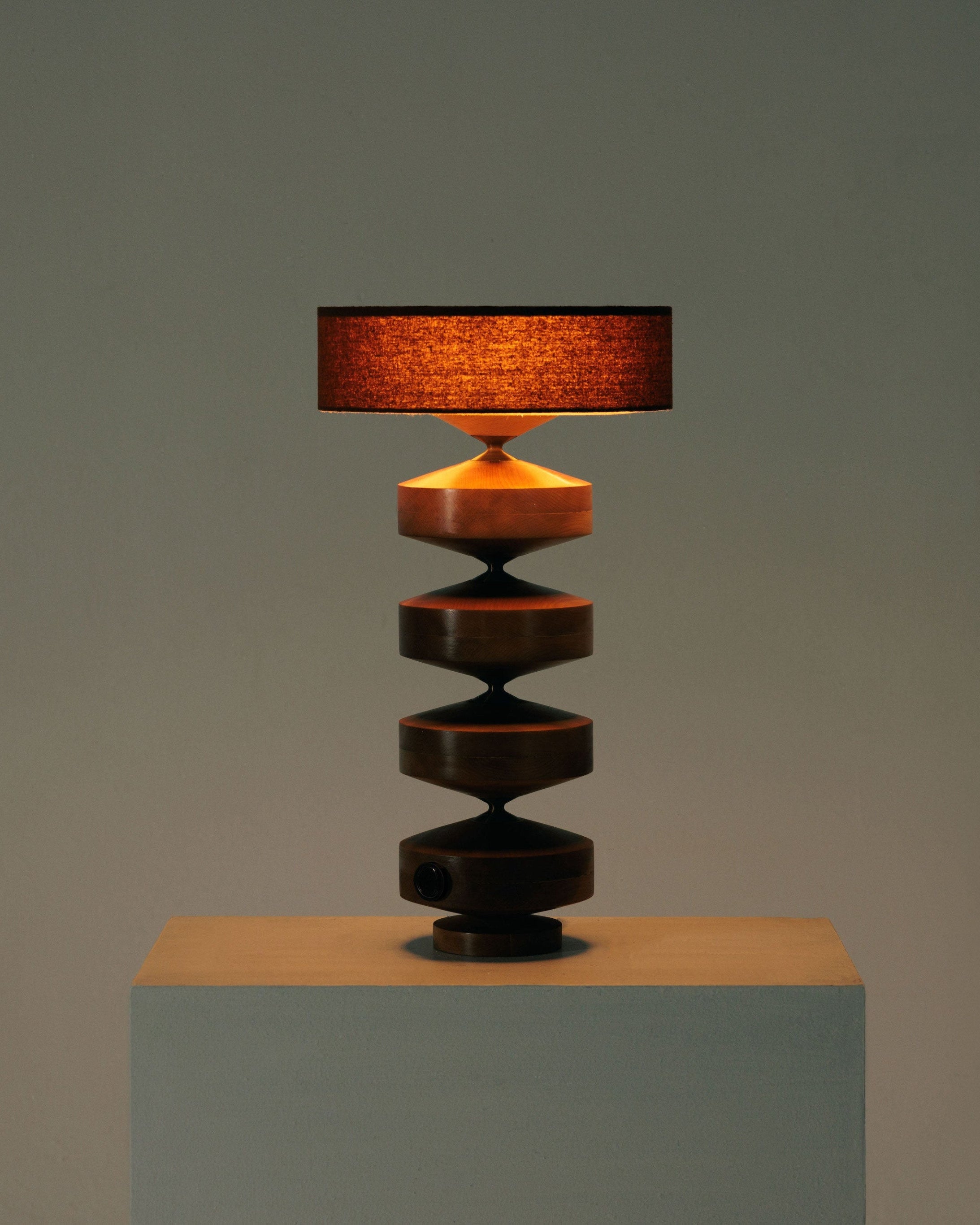 Hour Phila Table Lamp — close-up