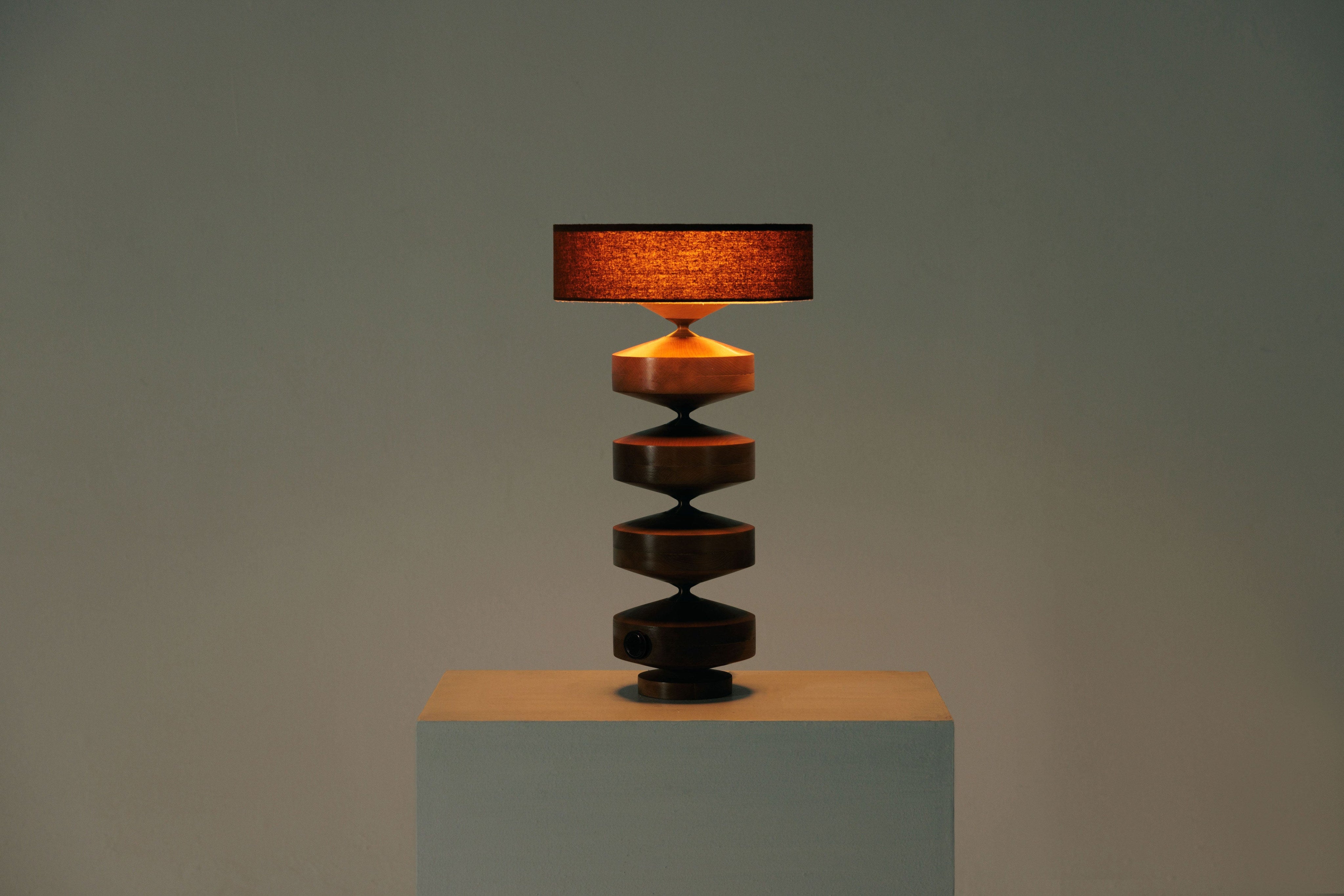 Hour Phila Table Lamp — close-up