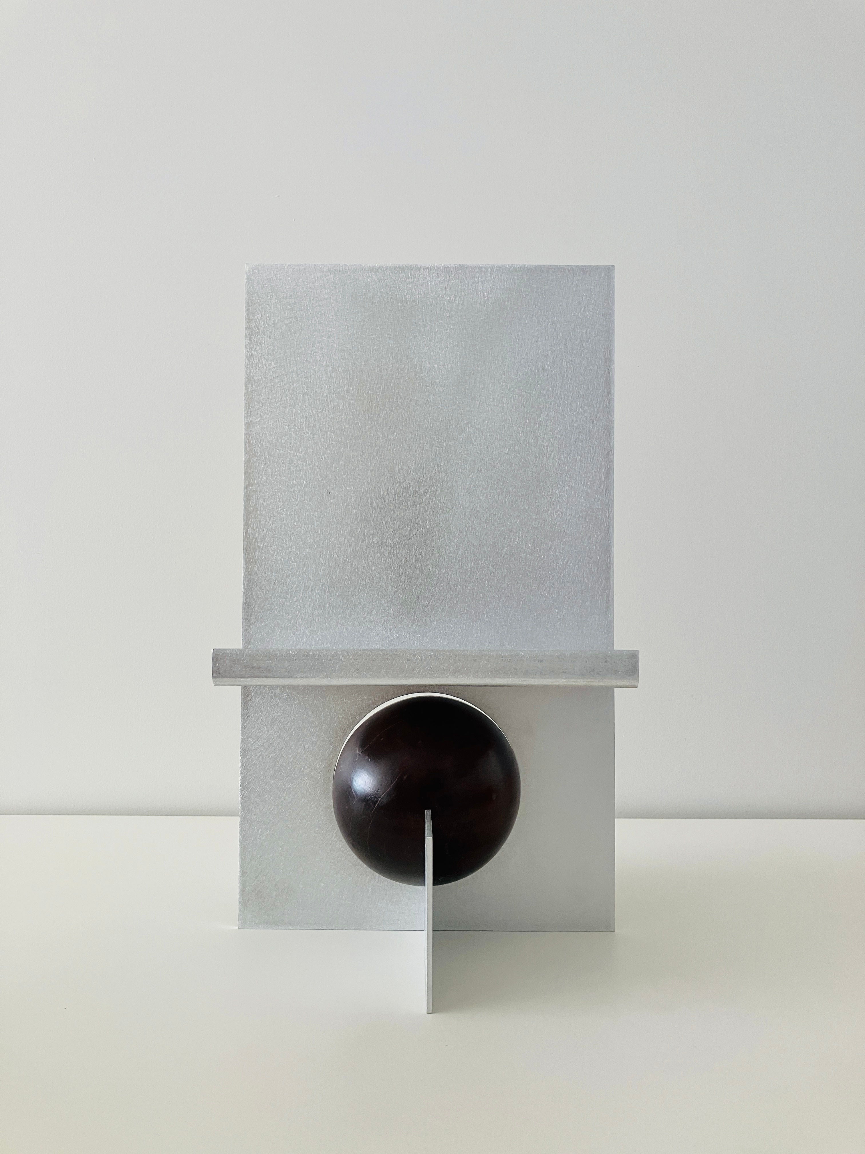 'Bê' Easel — side angle