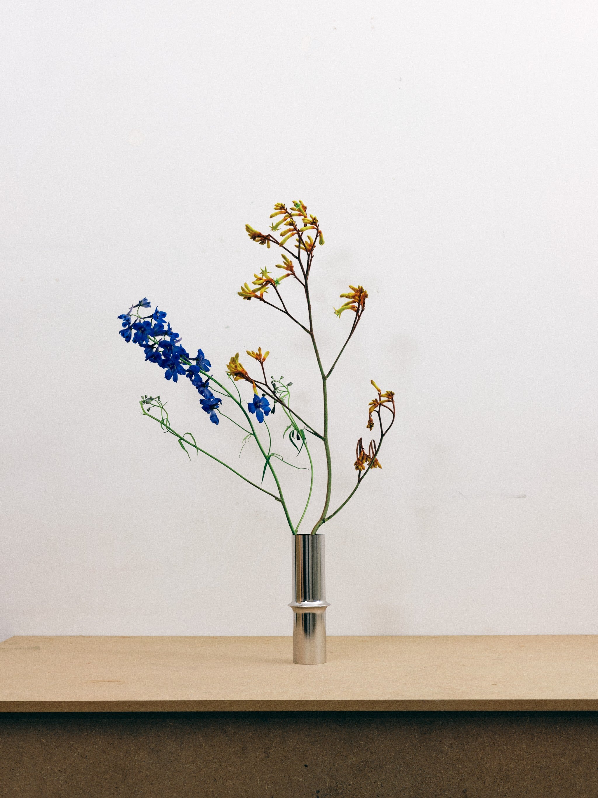 Vase 01 — side angle
