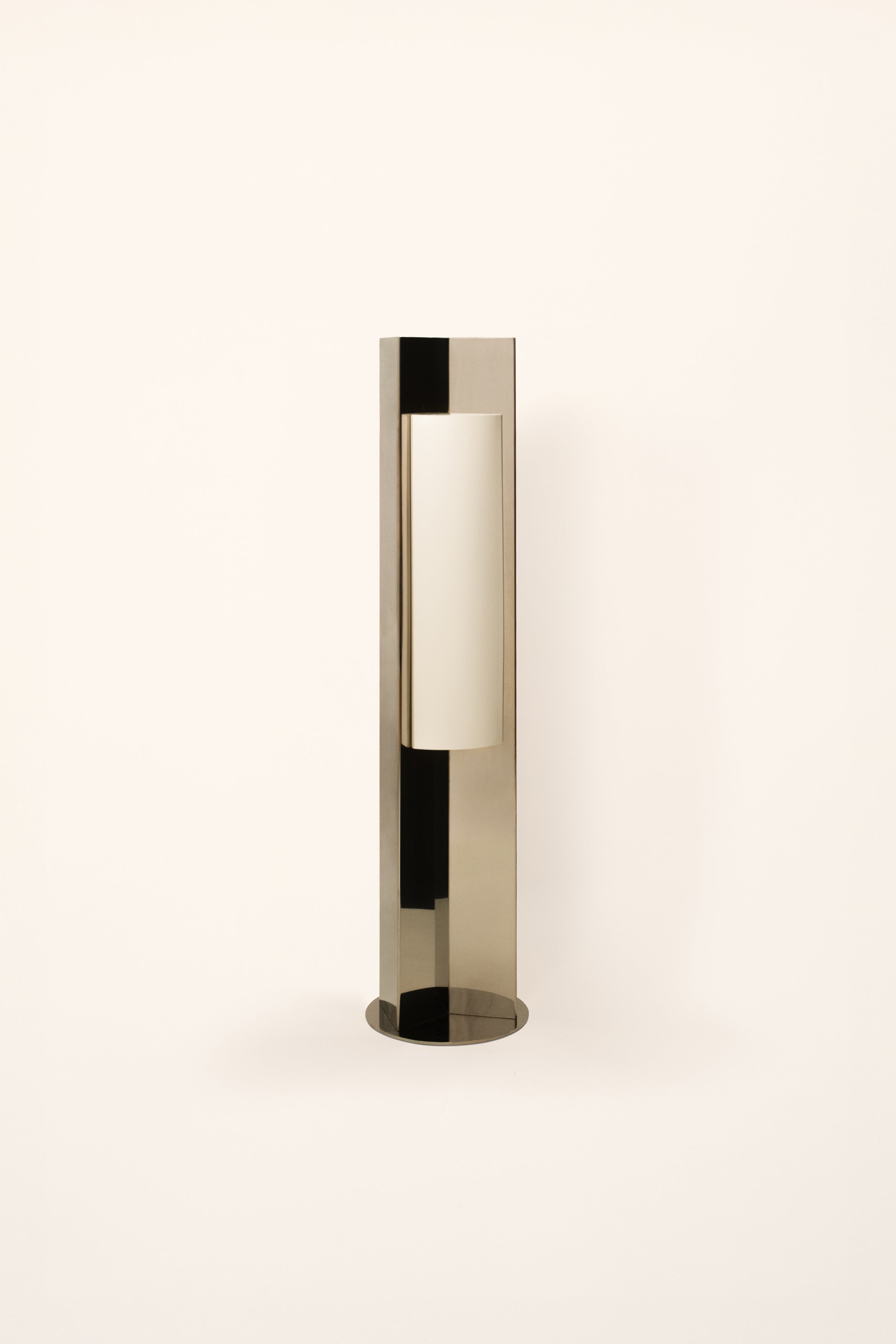 'Arrow 120' Floor Lamp — detail view