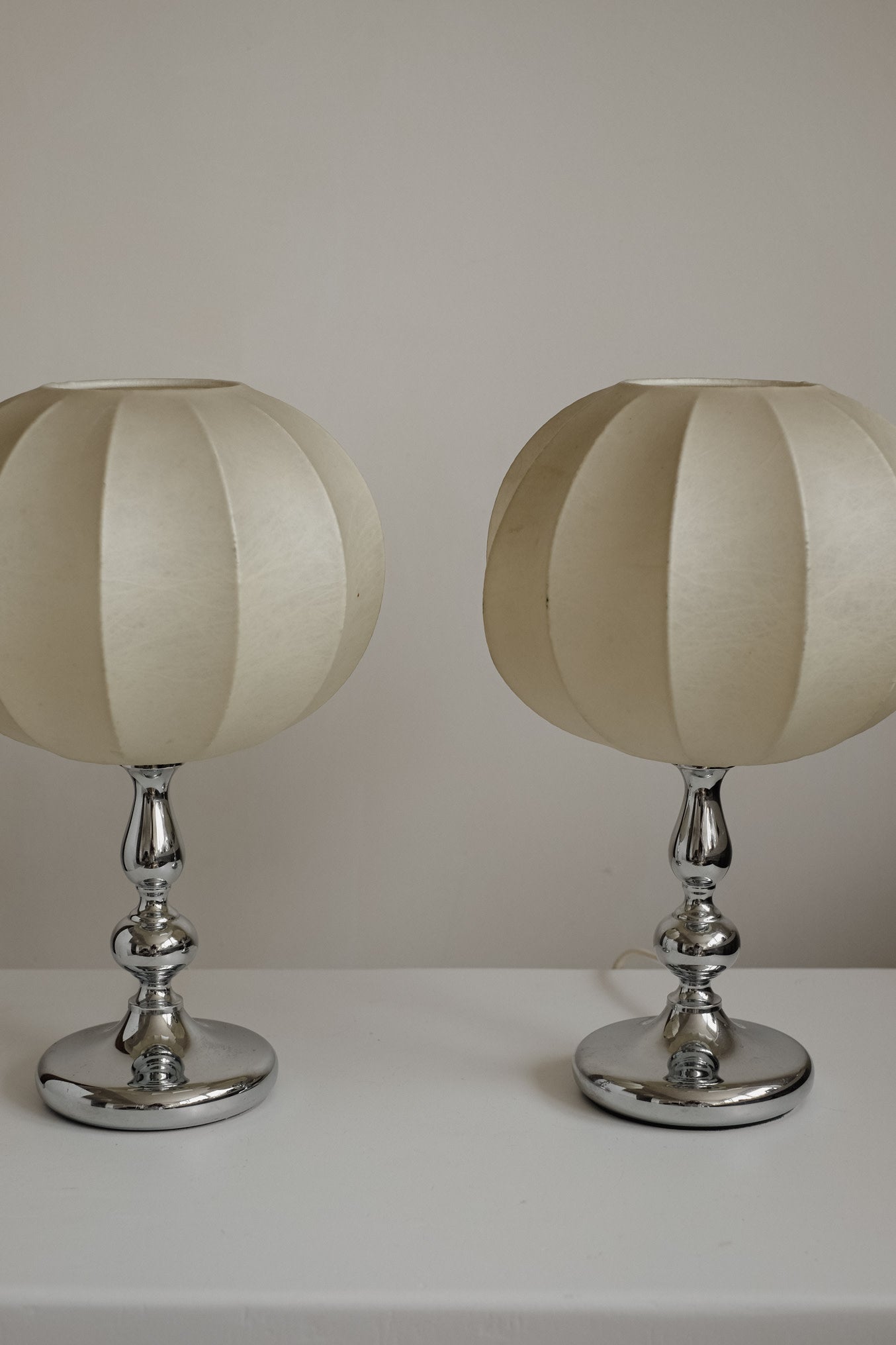 Rare Vintage Mid-Century Modern Cocoon Table Lamps — view 9