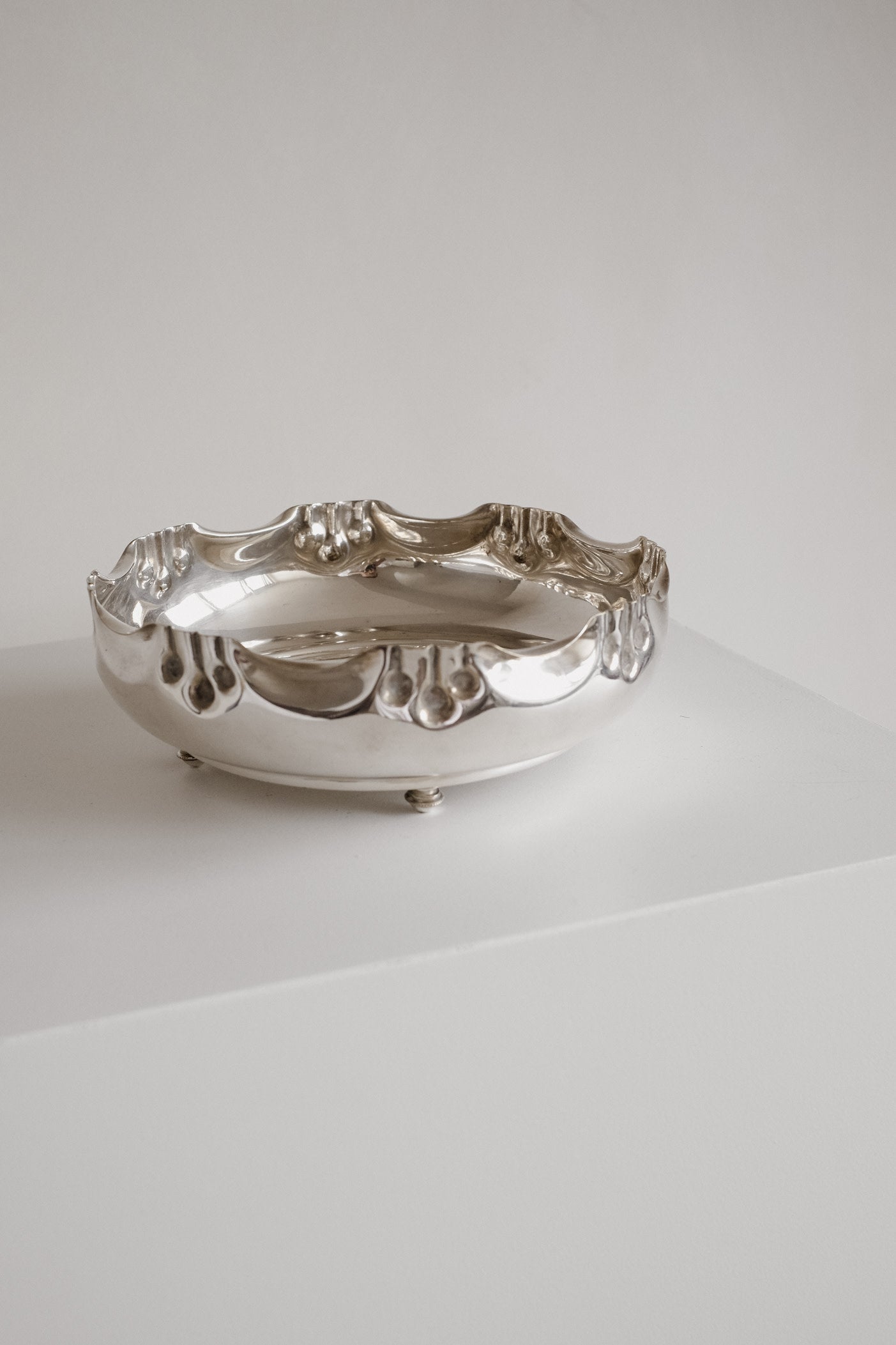 Elegant Silver-Plated Centerpiece Bowl — detail view