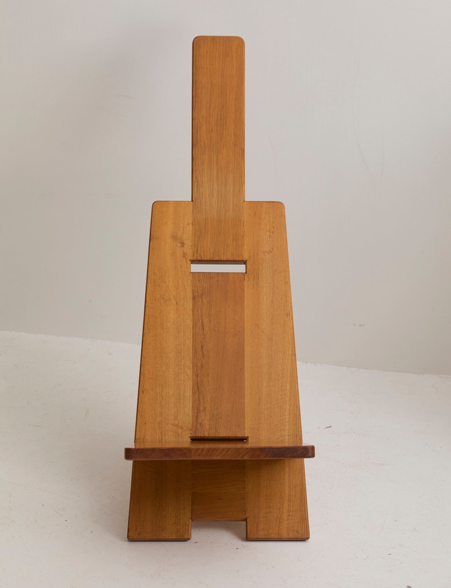 French Palaver Chair by Alain Gaubert in Solid Oak c. 1980 (Signed) — detail view