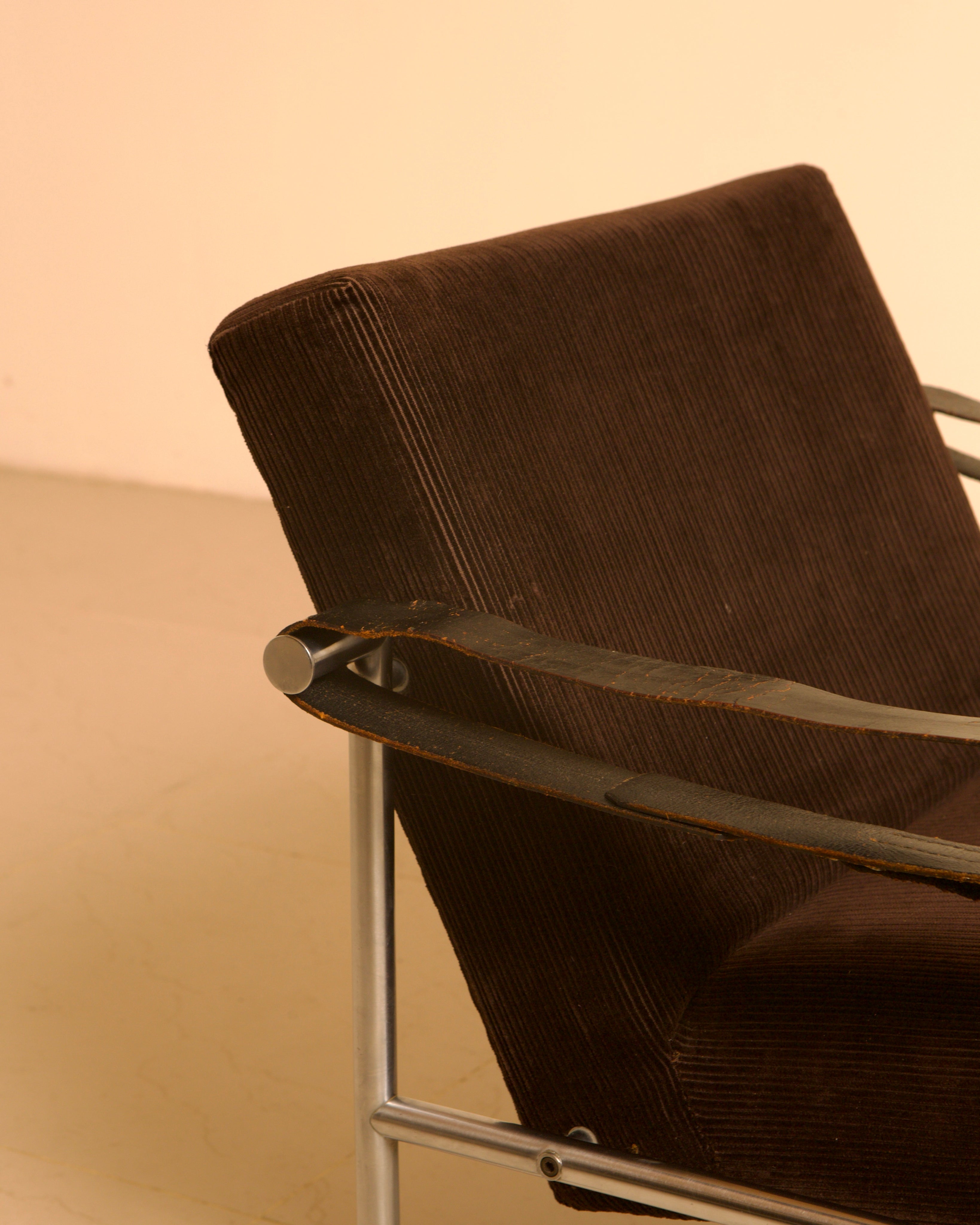 SZ38 Armchair by Martin Visser and Dick van der Net for Spectrum 60's — angled view highlighting dark corduroy upholstery
