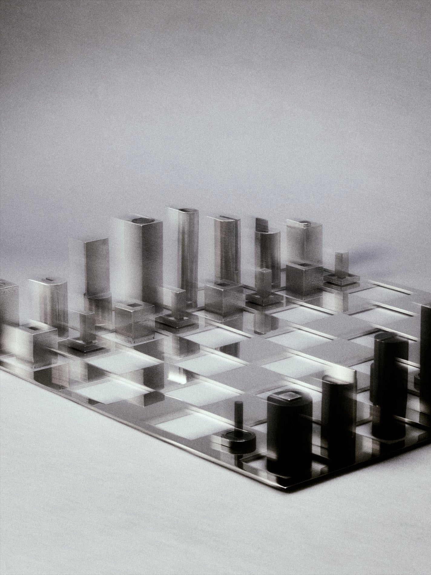 Echiquier “Verso” - Precious Chess Set made of patinated and white Bronze — close-up