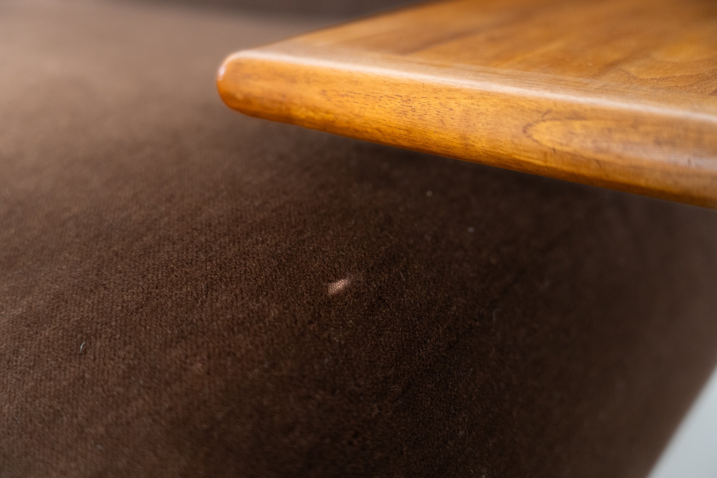Pianura Sofa by Mario Bellini for Cassina — close-up of brown fabric and wooden armrest