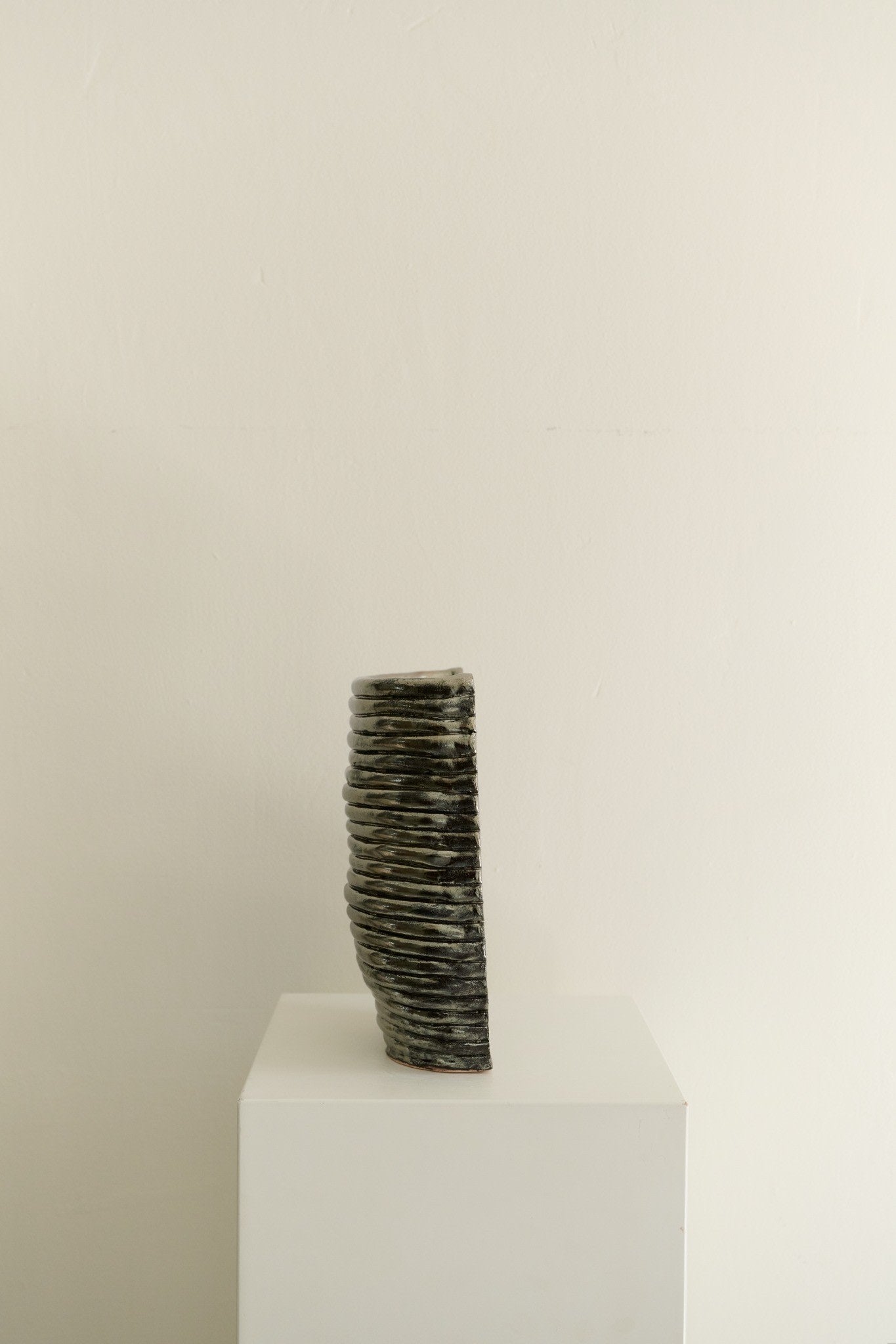 Silver metallic Vase in Stoneware — lifestyle setting