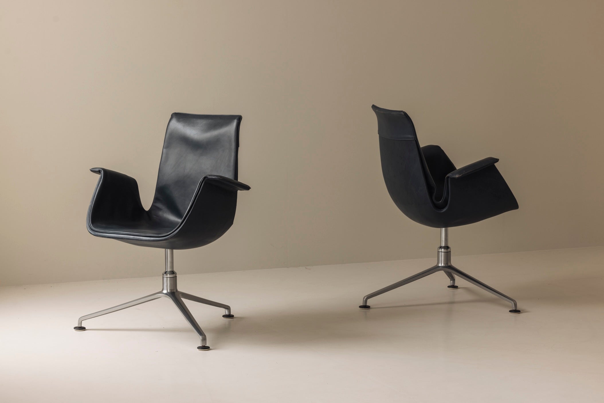 Set of two Bird Low Tulip Chairs by Fabricius & Kastholm, 1960s by Modern Living | The Oblist