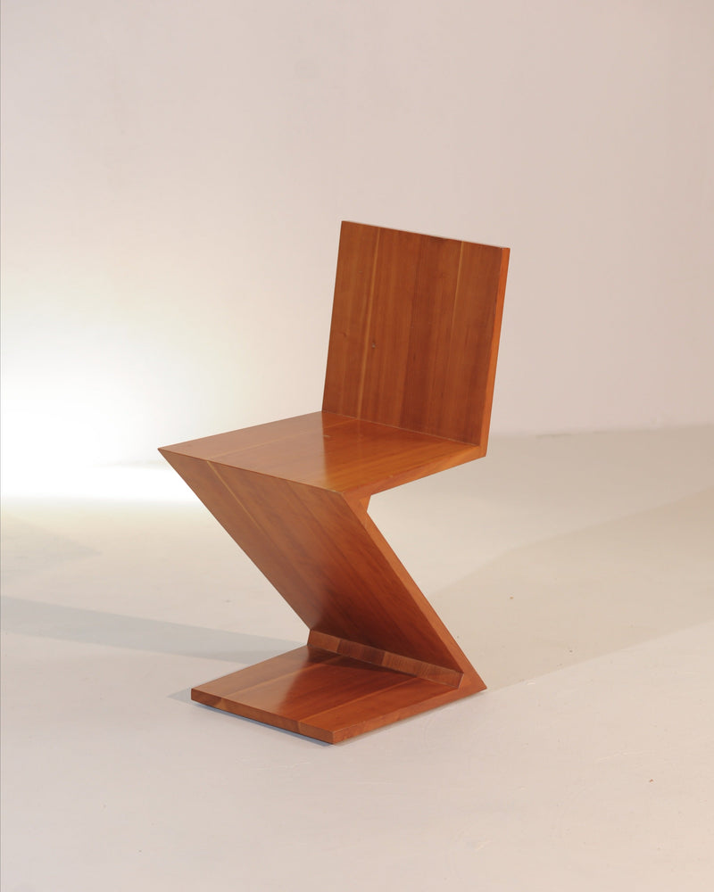 Zig Zag chair in natural wood by Gerrit Rietveld for Cassina