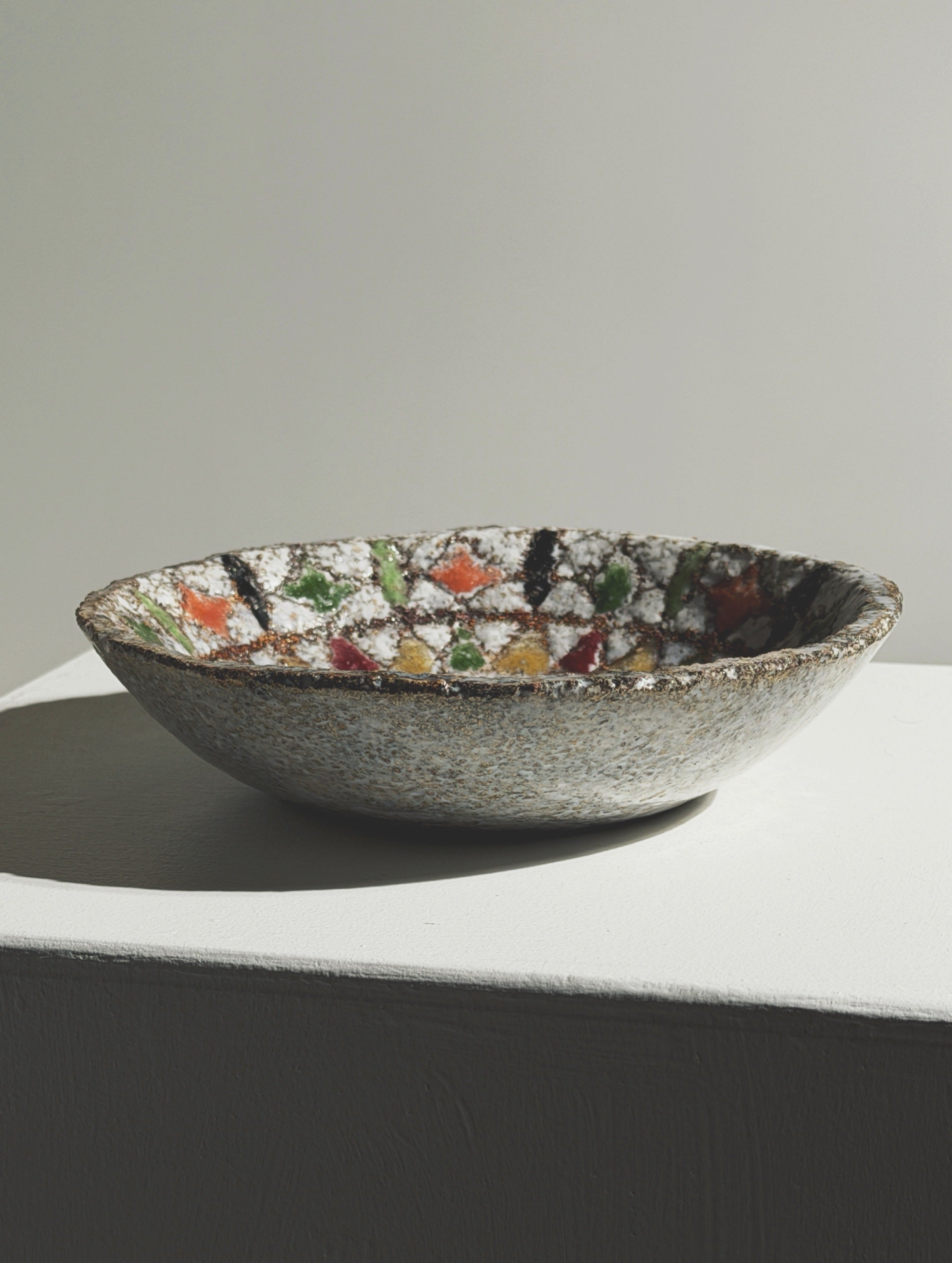 Bowl in Chamotte Stoneware by Fernande Kohler, Vallauris, circa 1960 — close-up showing colorful geometric patterns