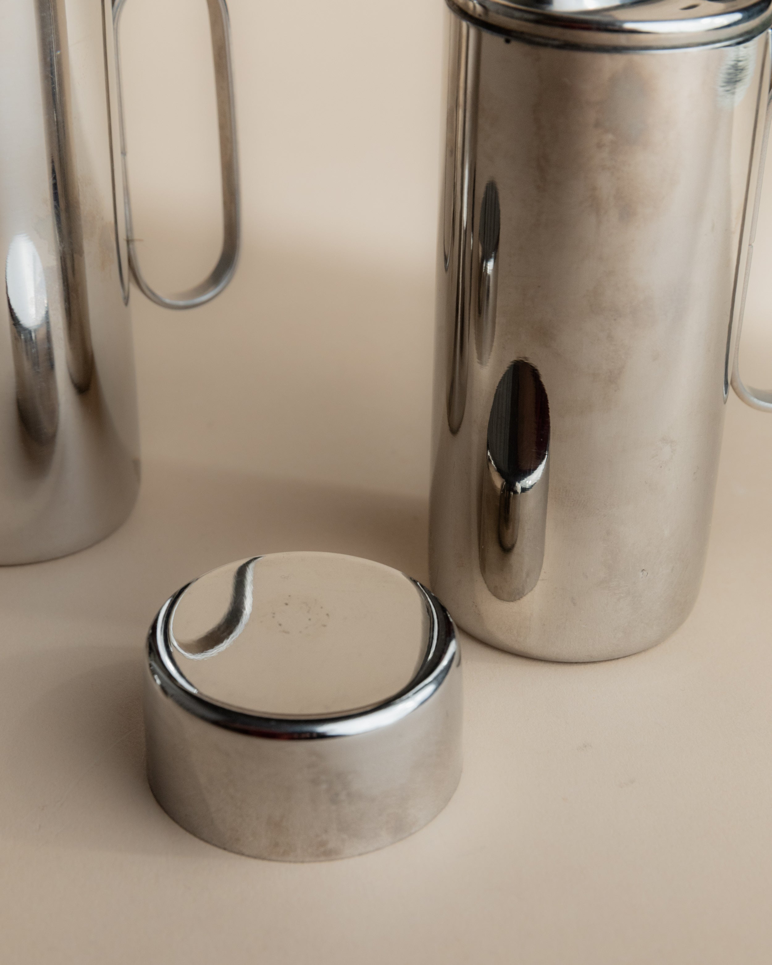 Polished stainless steel oil vinegar set with cylindrical vessels