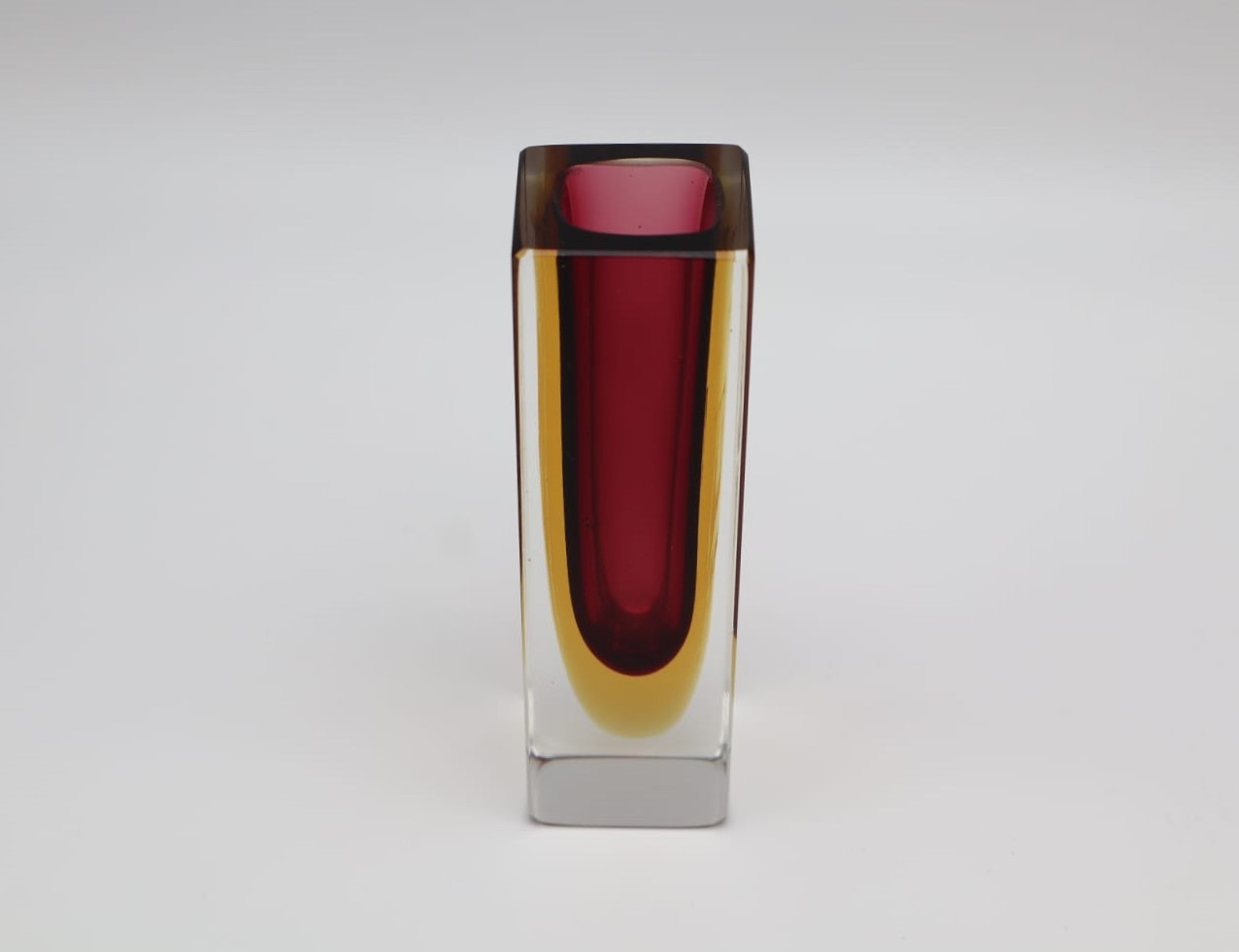 Authentic Flavio Poli Murano Sommerso Block Vase – Ruby Red & Amber – Italy, 1960s — detail view
