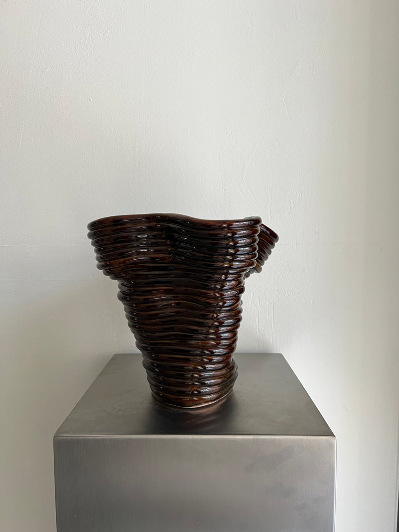 Wobbly Vase Brown — detail view