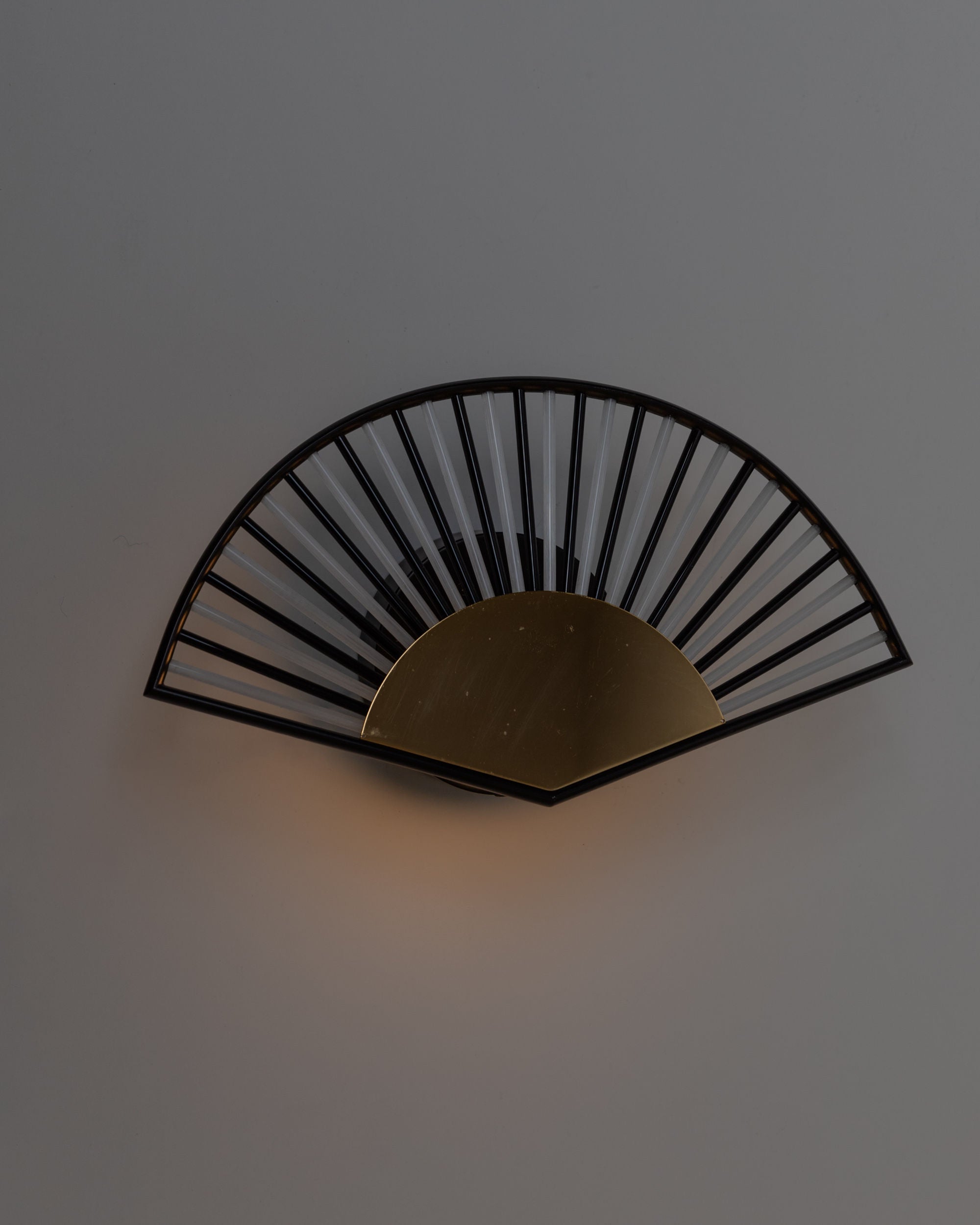 Wall Light Fan Shape, Italy 1980s — close-up of brass and black metal design