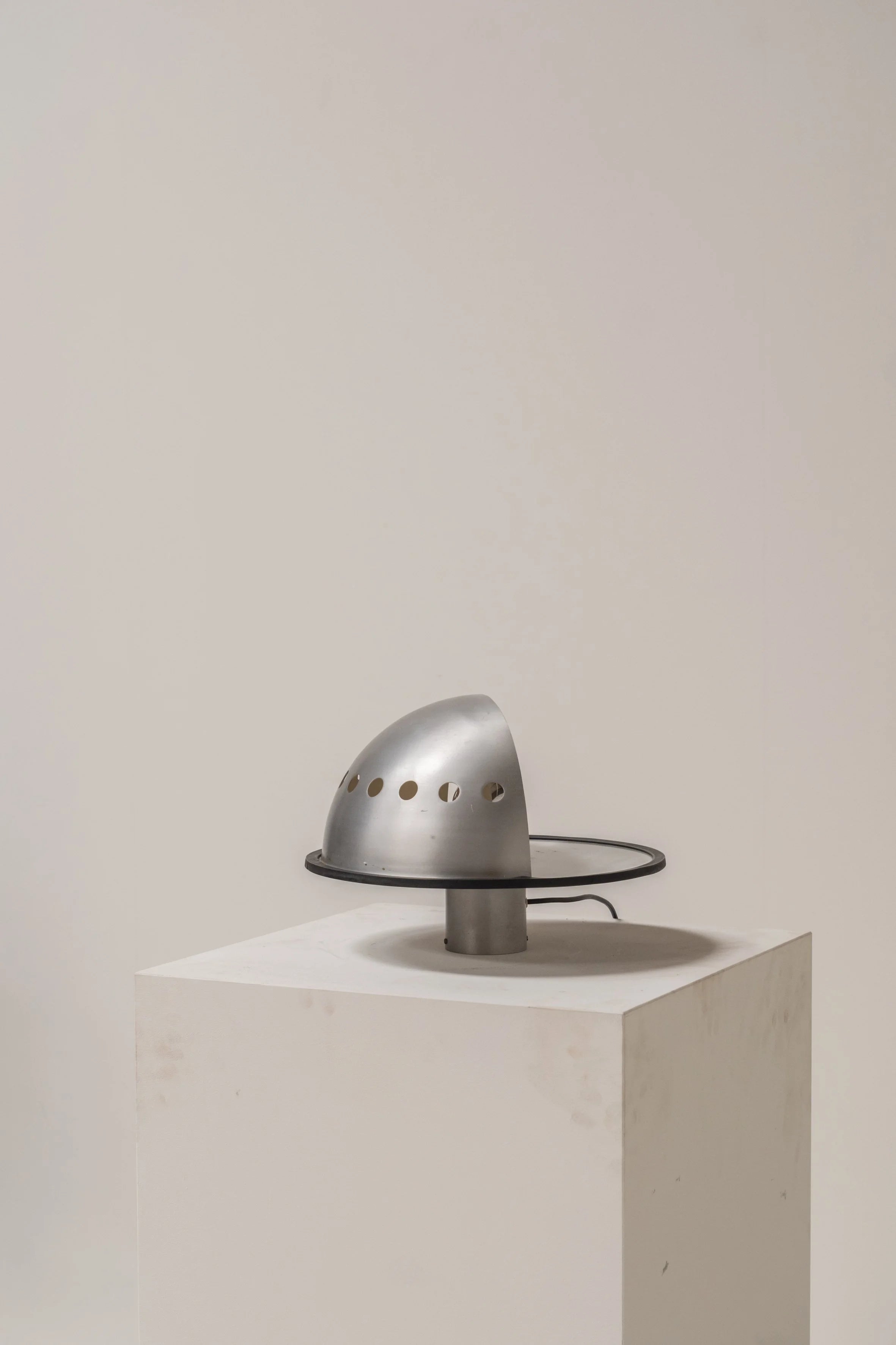 Sculptural Aluminum Table Lamp by P. Guzzetti for Lamperti, Italy 1973 — detail view