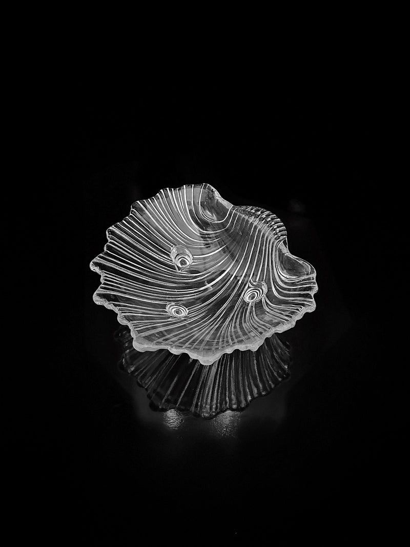 1980s Shell Shaped Glass Bowls — detail view