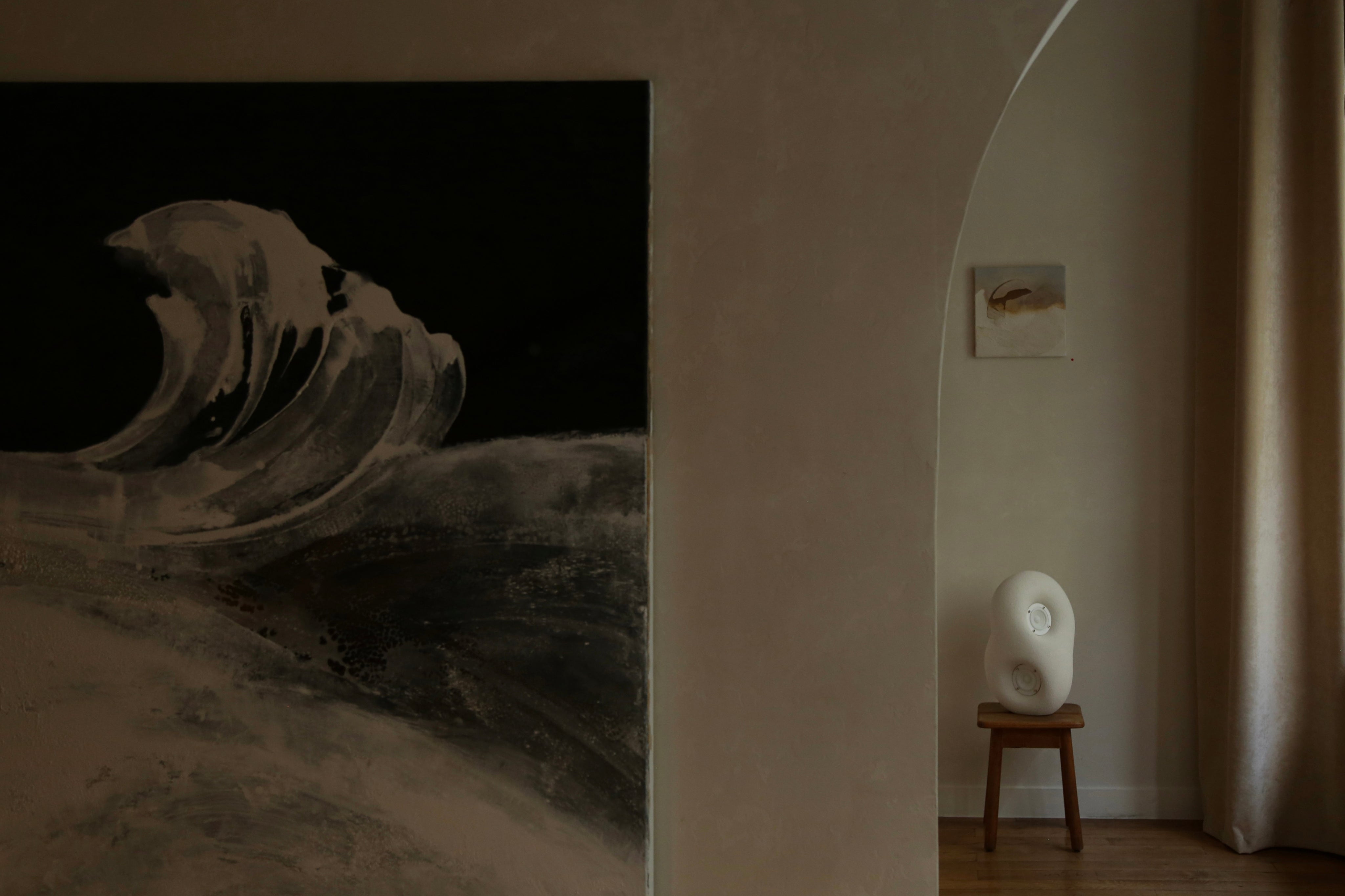 Acoustic Sculpture White - Bluetooth — side angle with abstract wall art