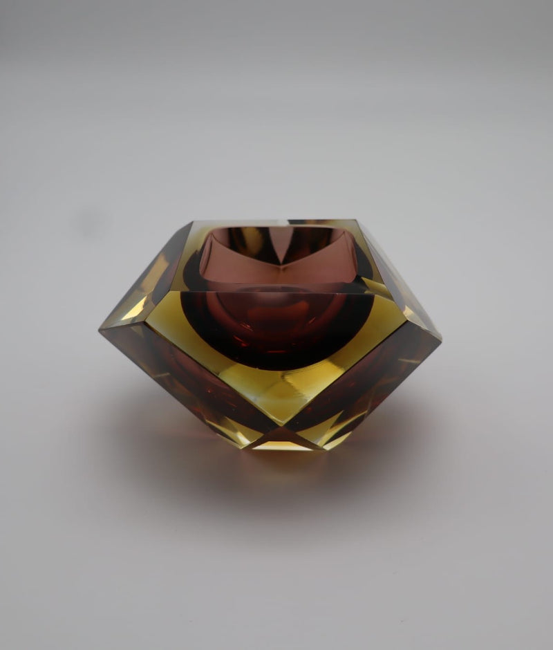 Diamond Murano Glass ashtray by Flavio Poli for Seguso 60's — close-up of amber and yellow glass facets