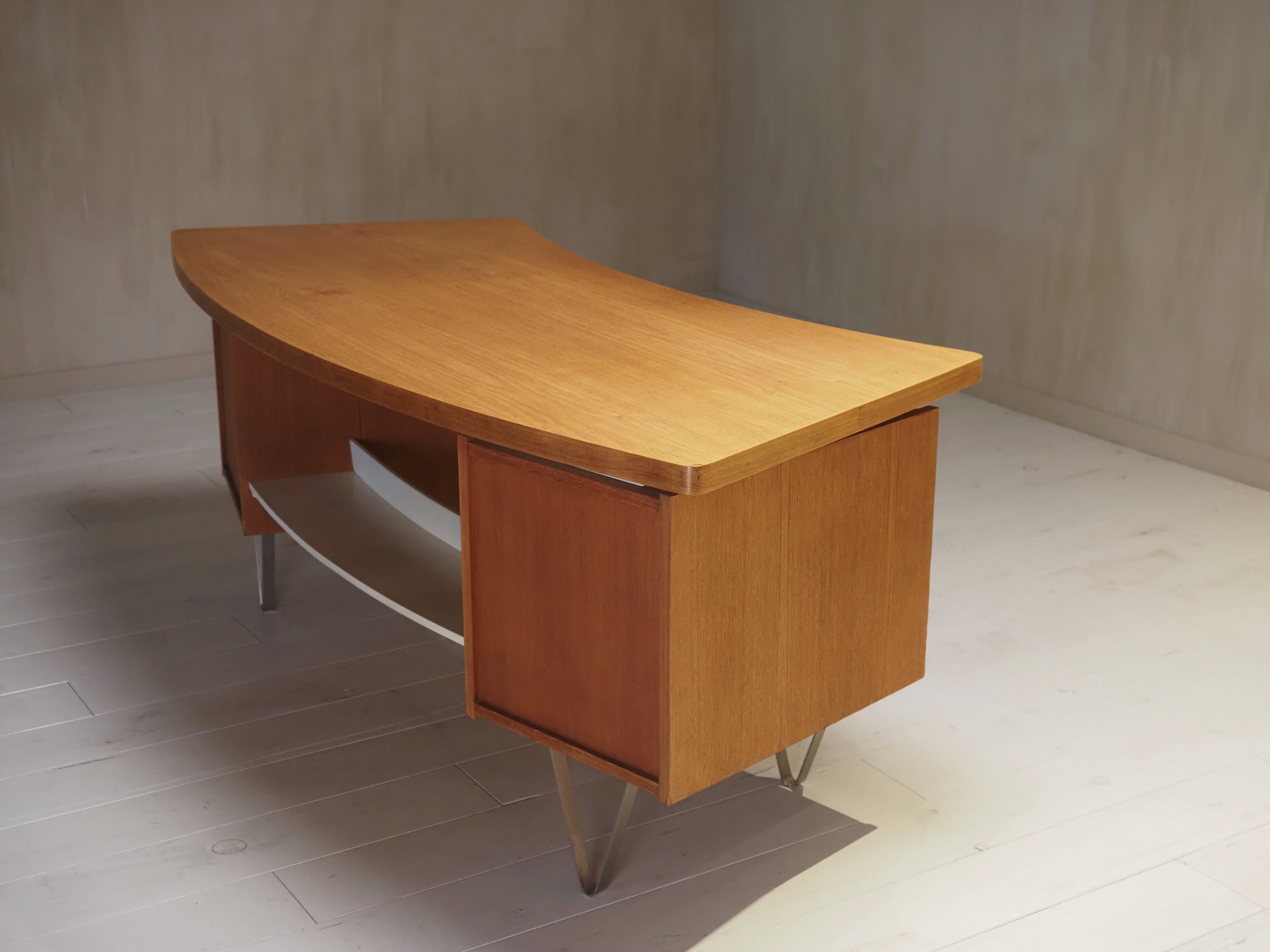 Boomerang Floating Desk by Tijsseling, The Netherlands, 1960s — lifestyle setting