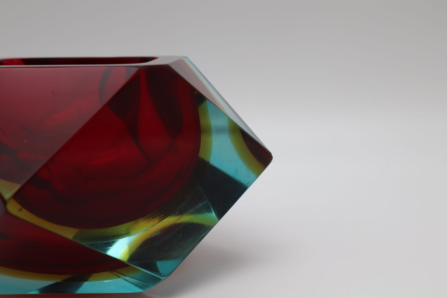 Mid-Century Faceted Murano Sommerso Large Glass Bowl by Flavio Poli for Seguso, 1960s — close-up