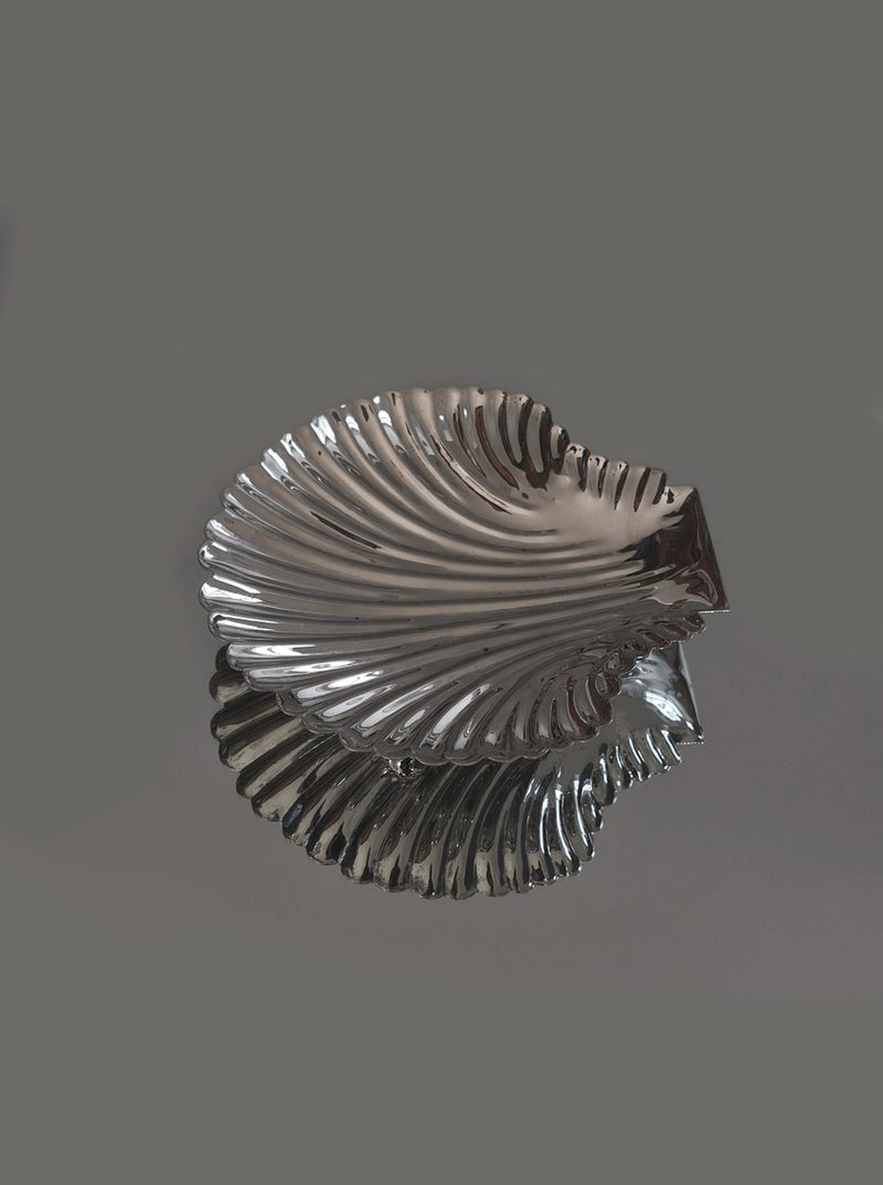 Shell Vide-poche — close-up of shiny silver shell design