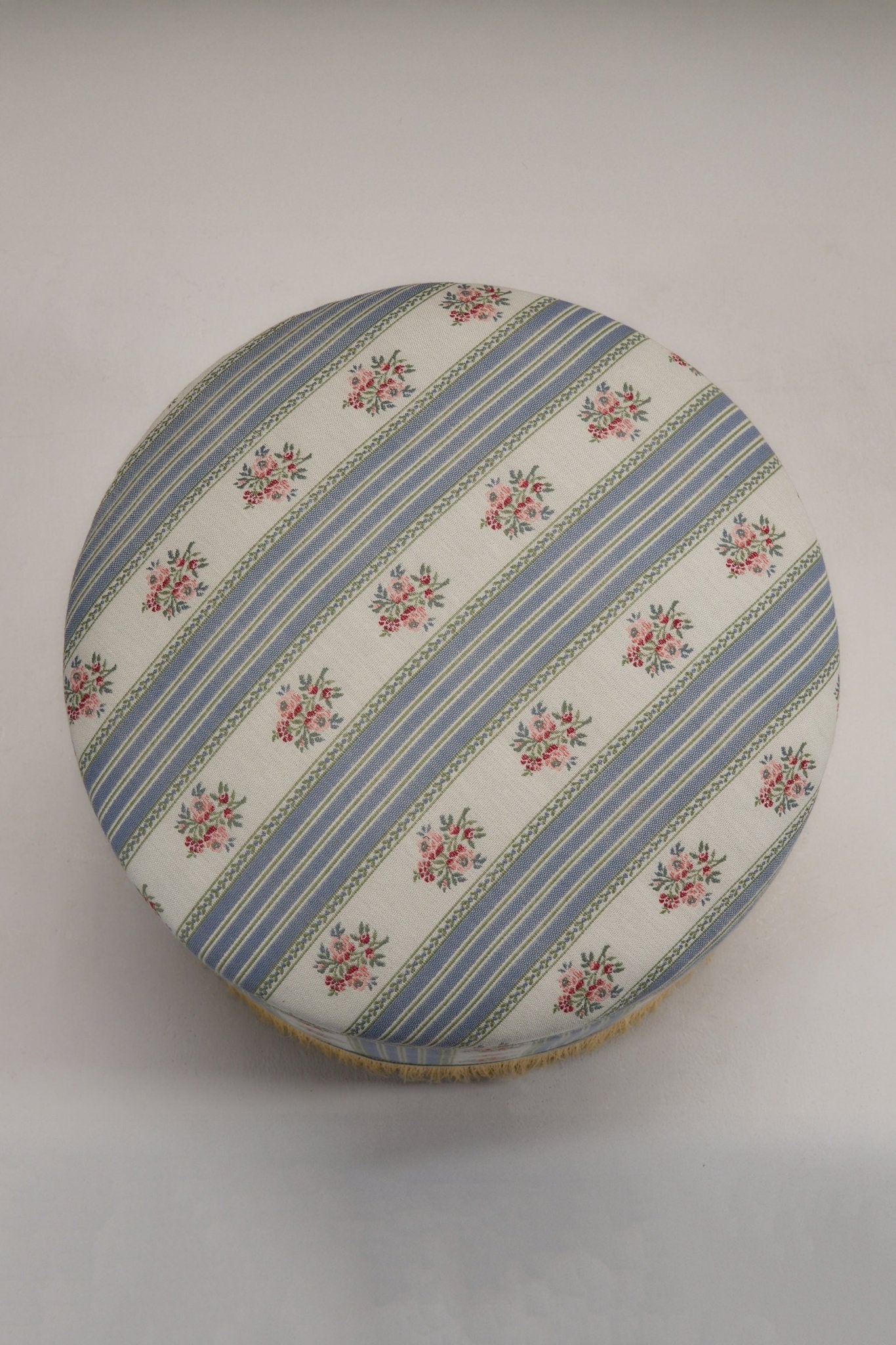 POMONA POEF - SOFA STRIPE 1 — top view of round upholstered stool