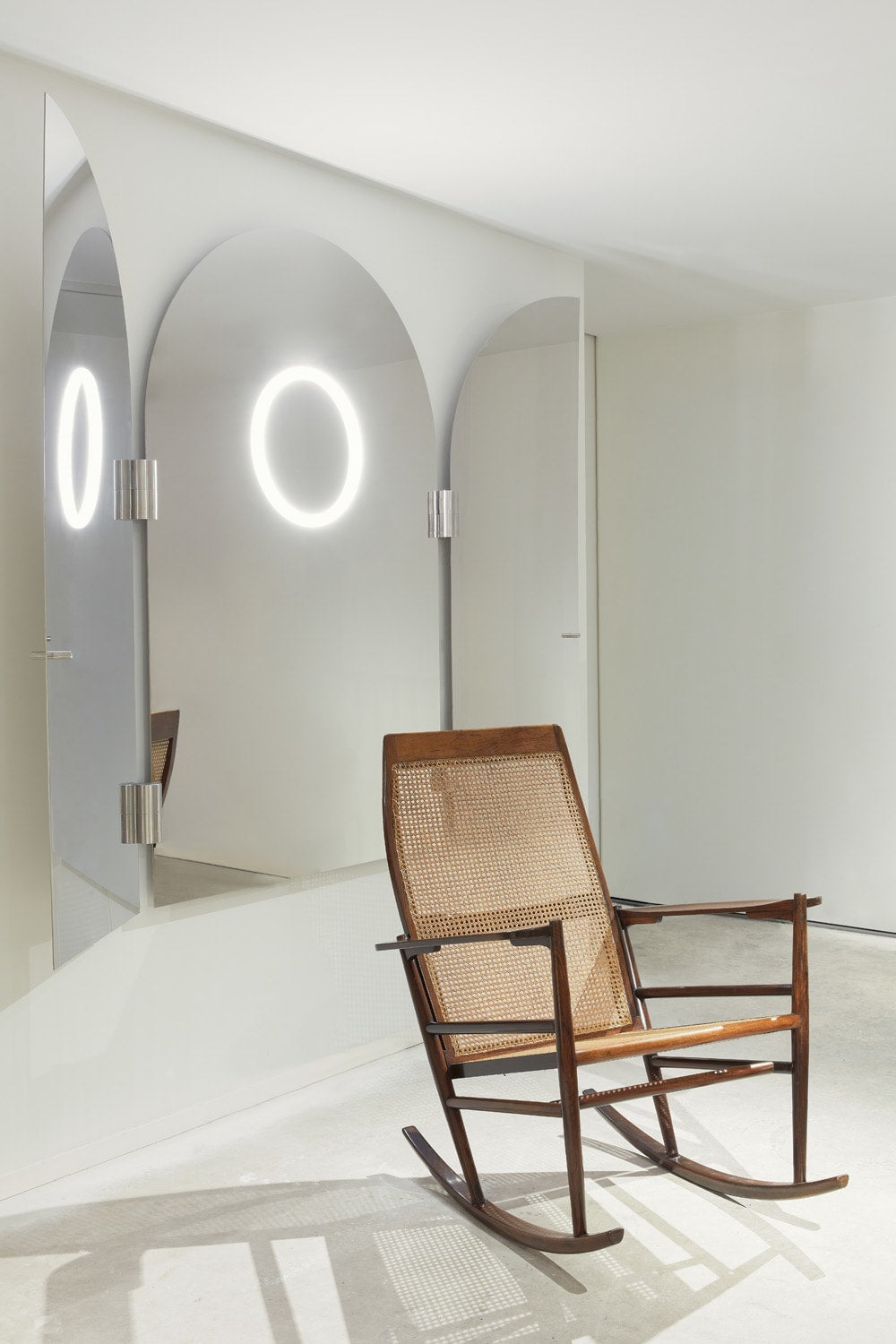 Triptych XL, stainless steel mirror — side angle
