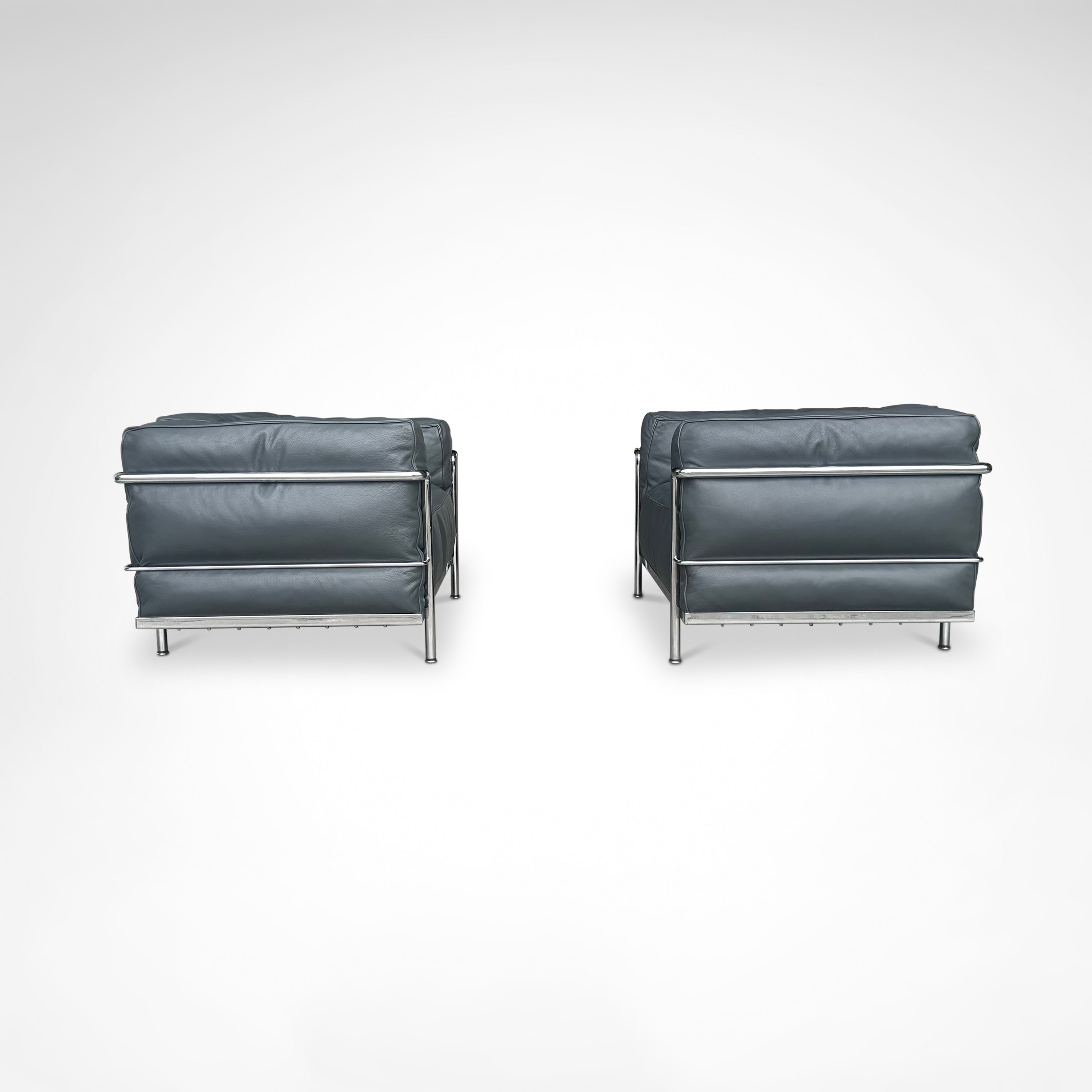 LC3 Down Cushions Y Extra Leather Armchairs by Le Corbusier, Perriand & Jeanneret for Cassina, 1990s, Set of 2 — close-up