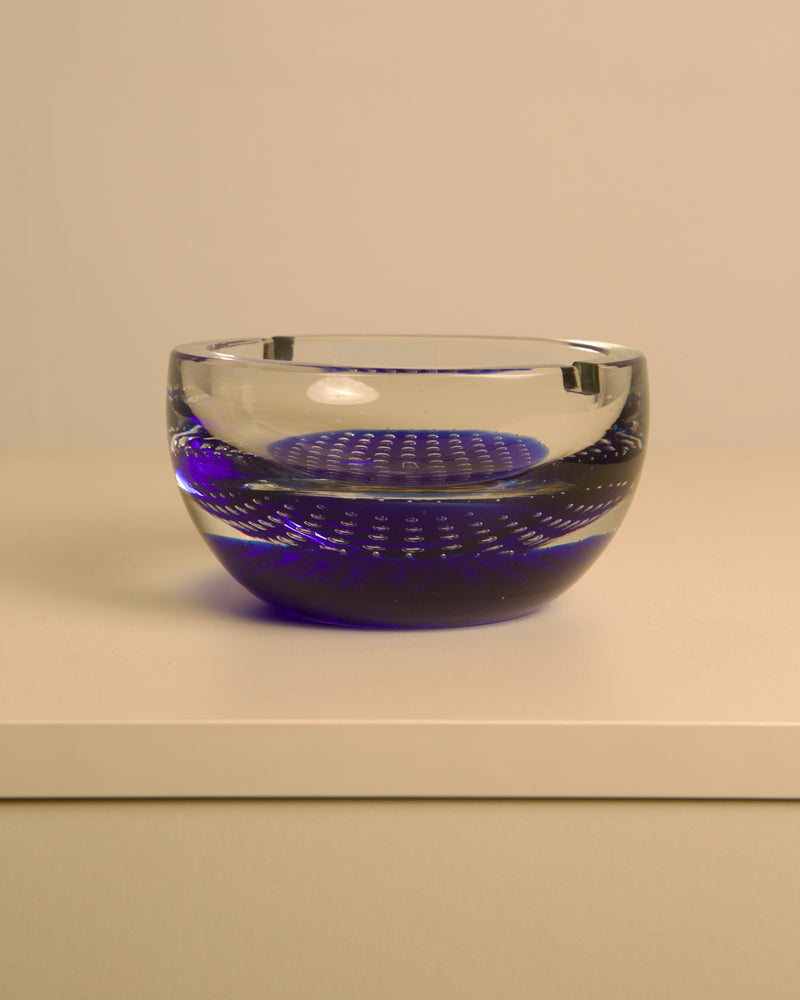 Purple Murano glass ashtray with controlled bubble pattern detail